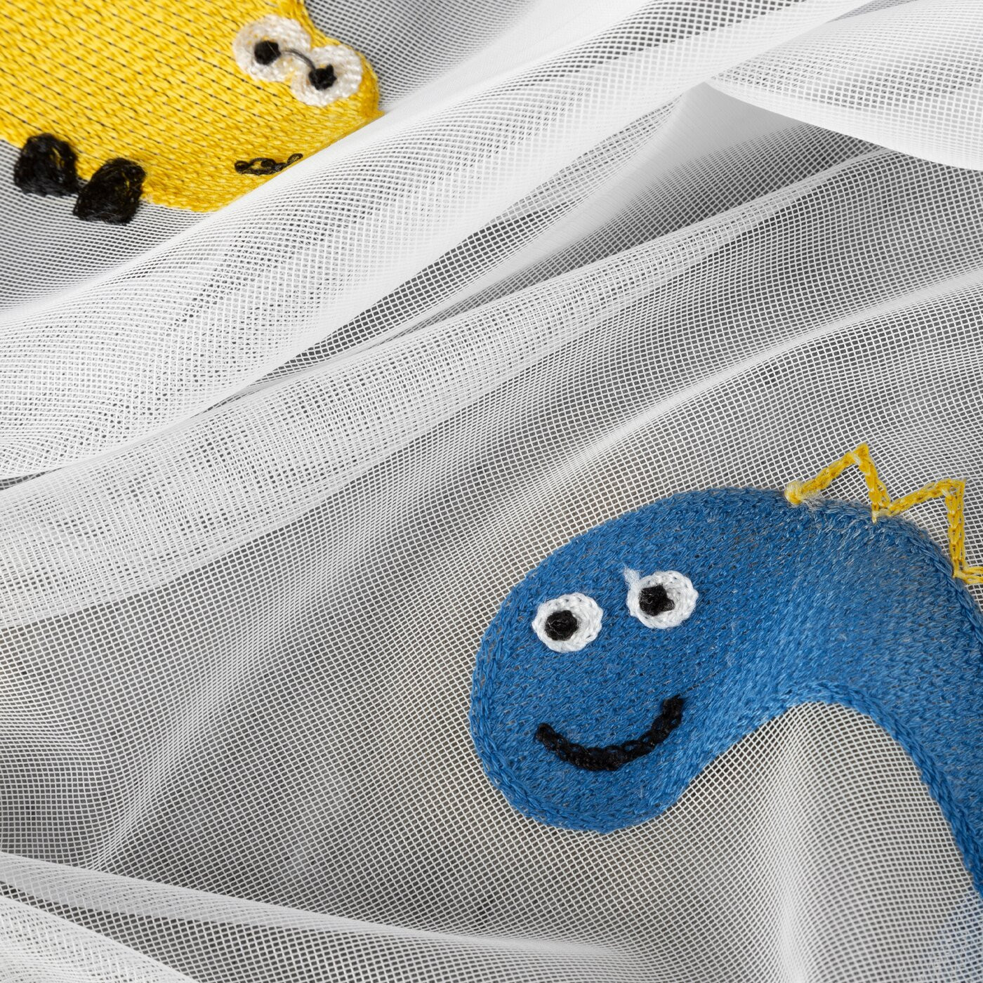 Hotová záclona DINO bílá - na průchodkách