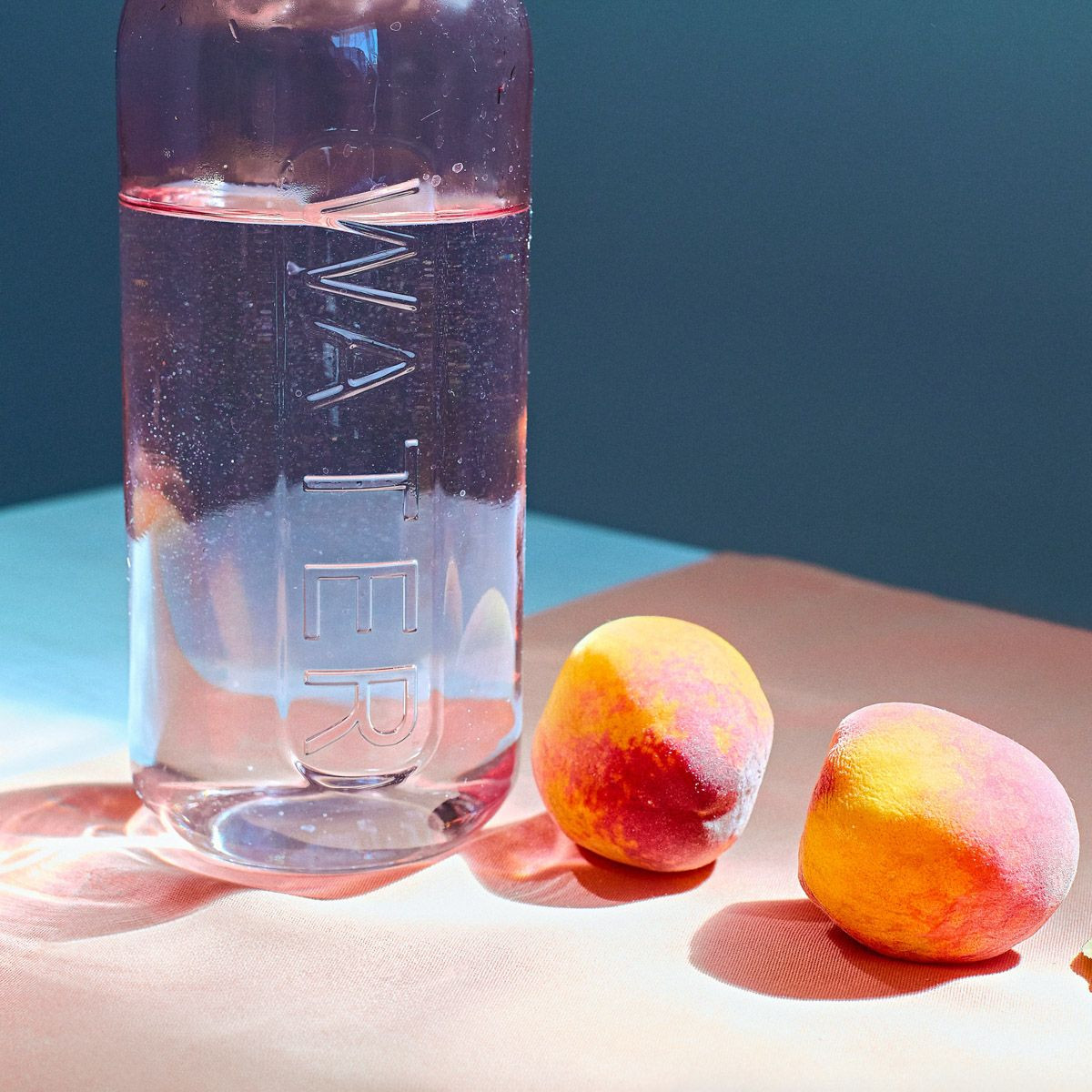 Karafa MAEVE růžová s korkem 891026 1L