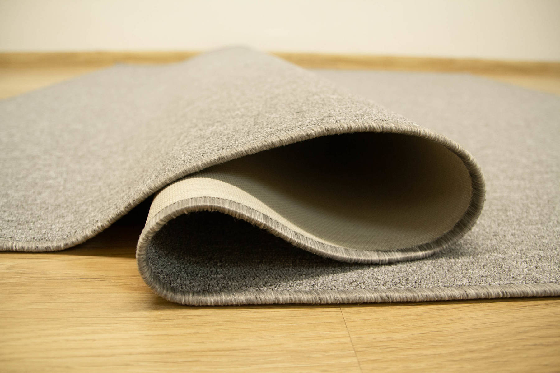 Koberec Astra 475 šedý