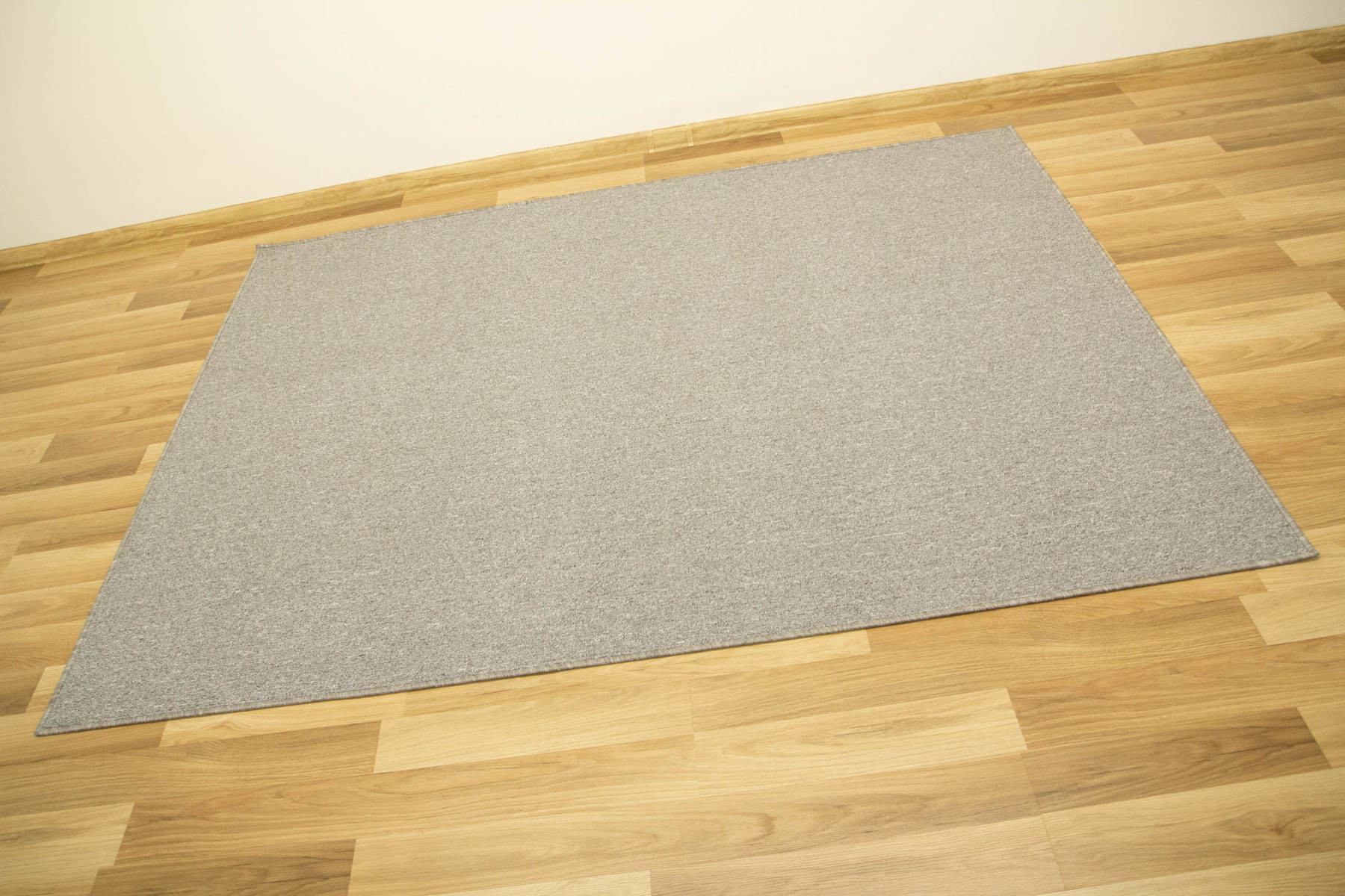 Koberec Astra 475 šedý