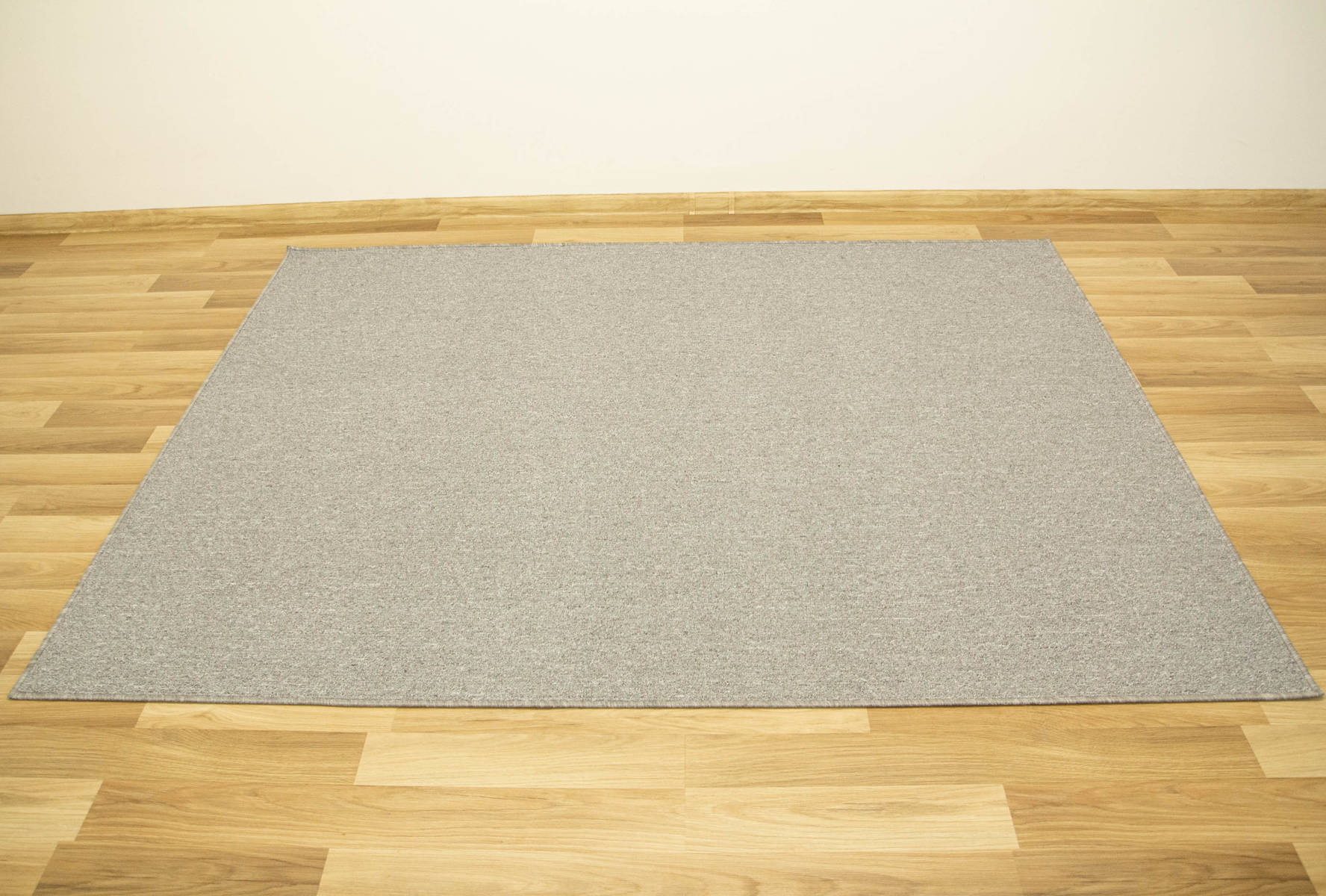 Koberec Astra 475 šedý