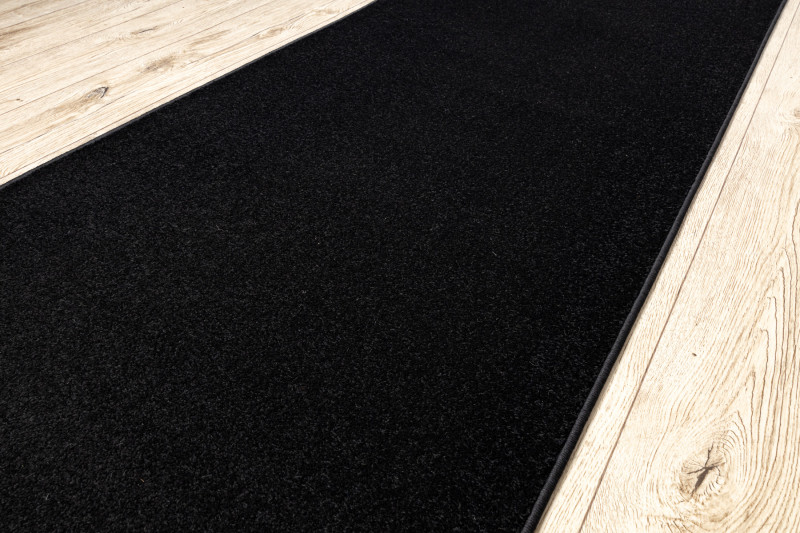 Běhoun KARMEL jednobarevný - černý