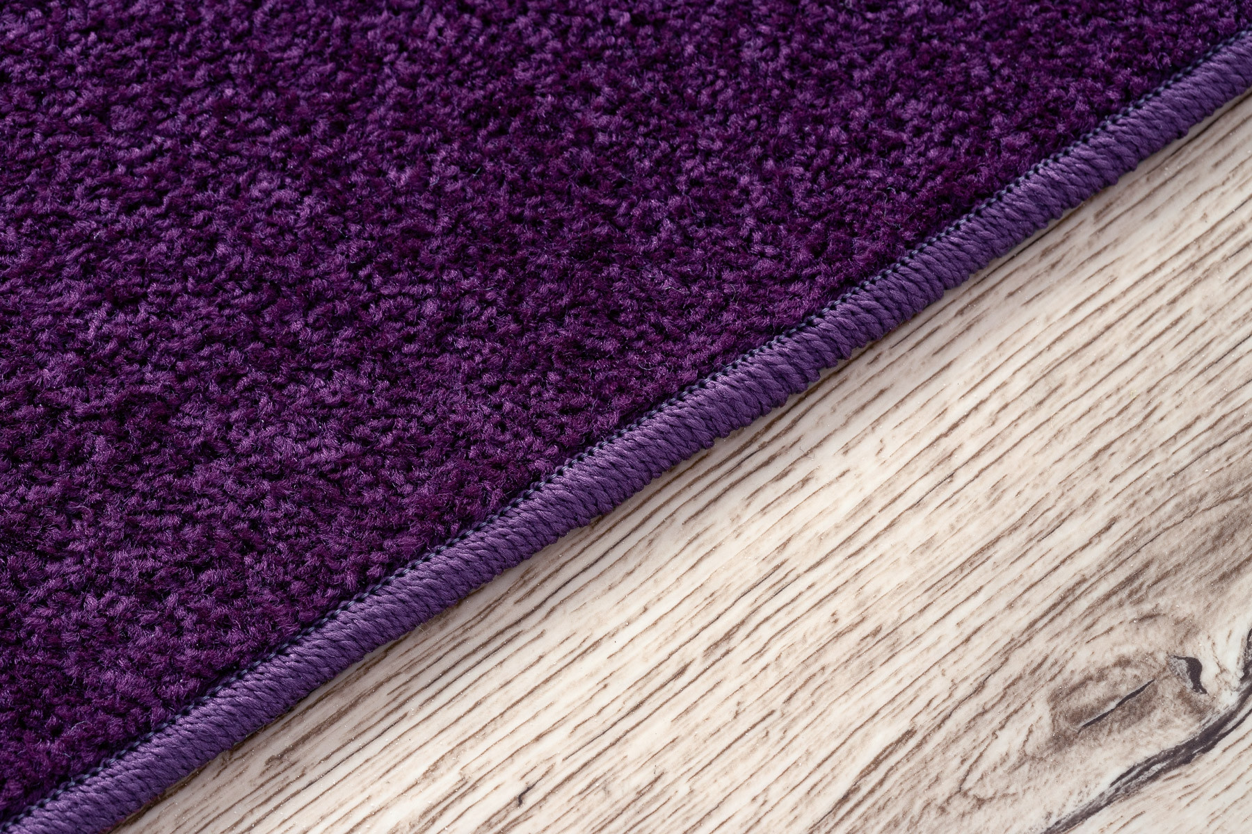 Metrážový koberec ETON 114 fialový