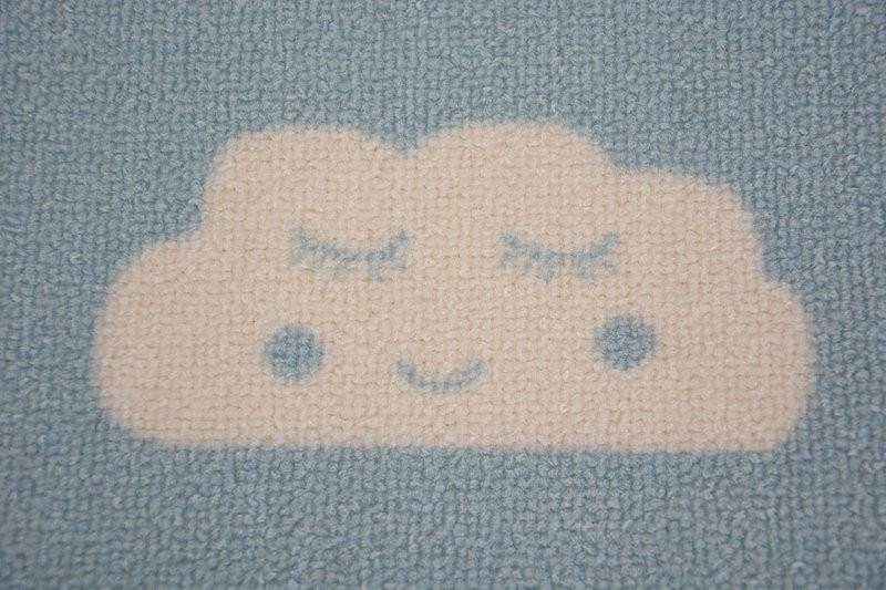 Dětský protiskluzový koberec CLOUDS nebeský