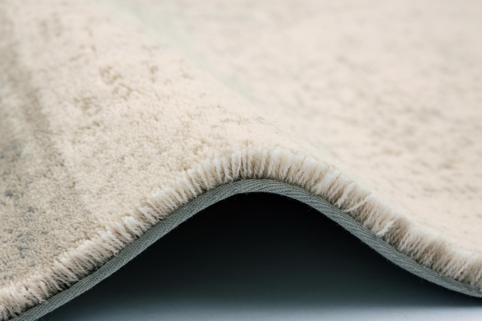 Koberec Agnella Agnus Pavement bílý