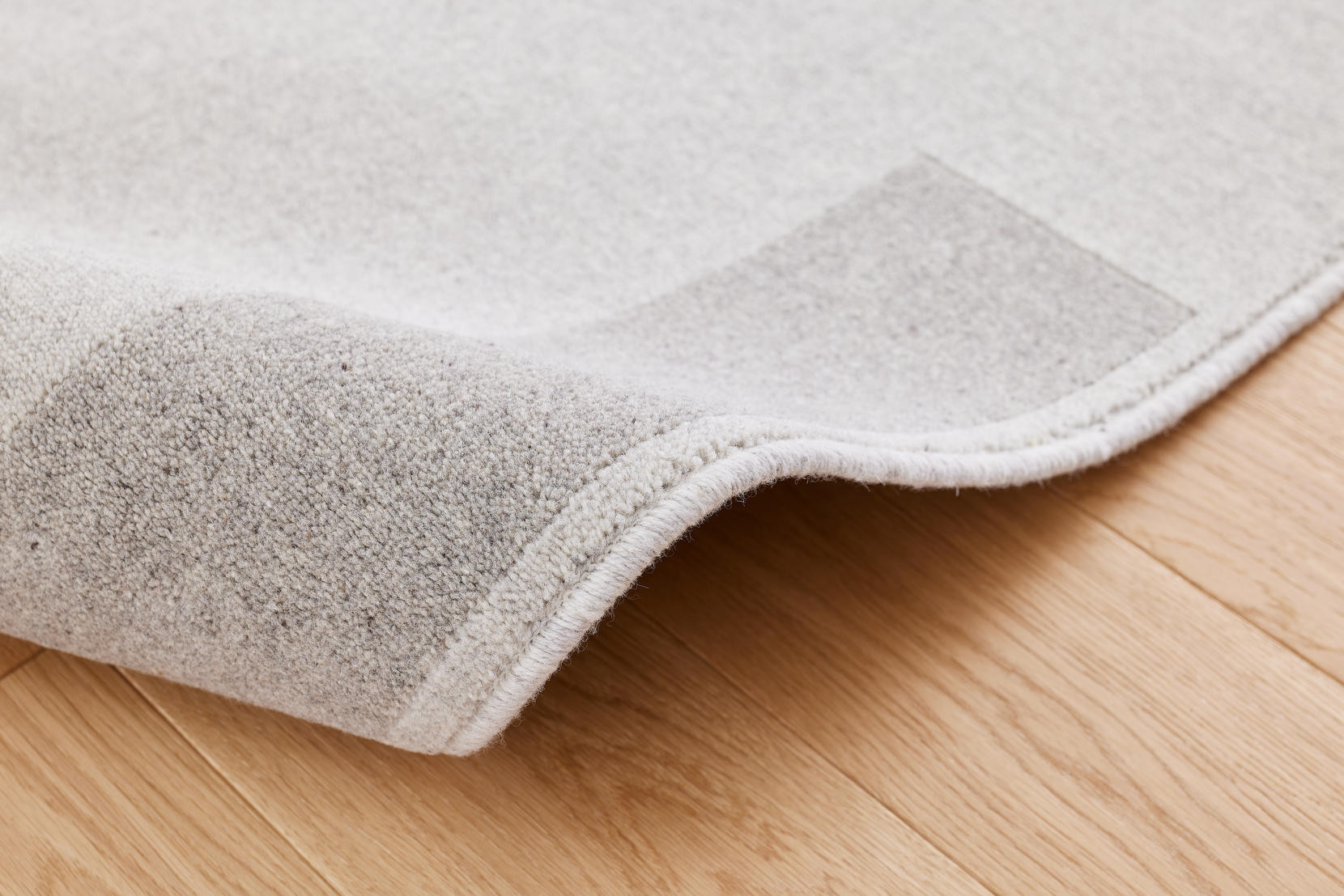 Koberec Agnella Noble Nizer světle šedý třásně