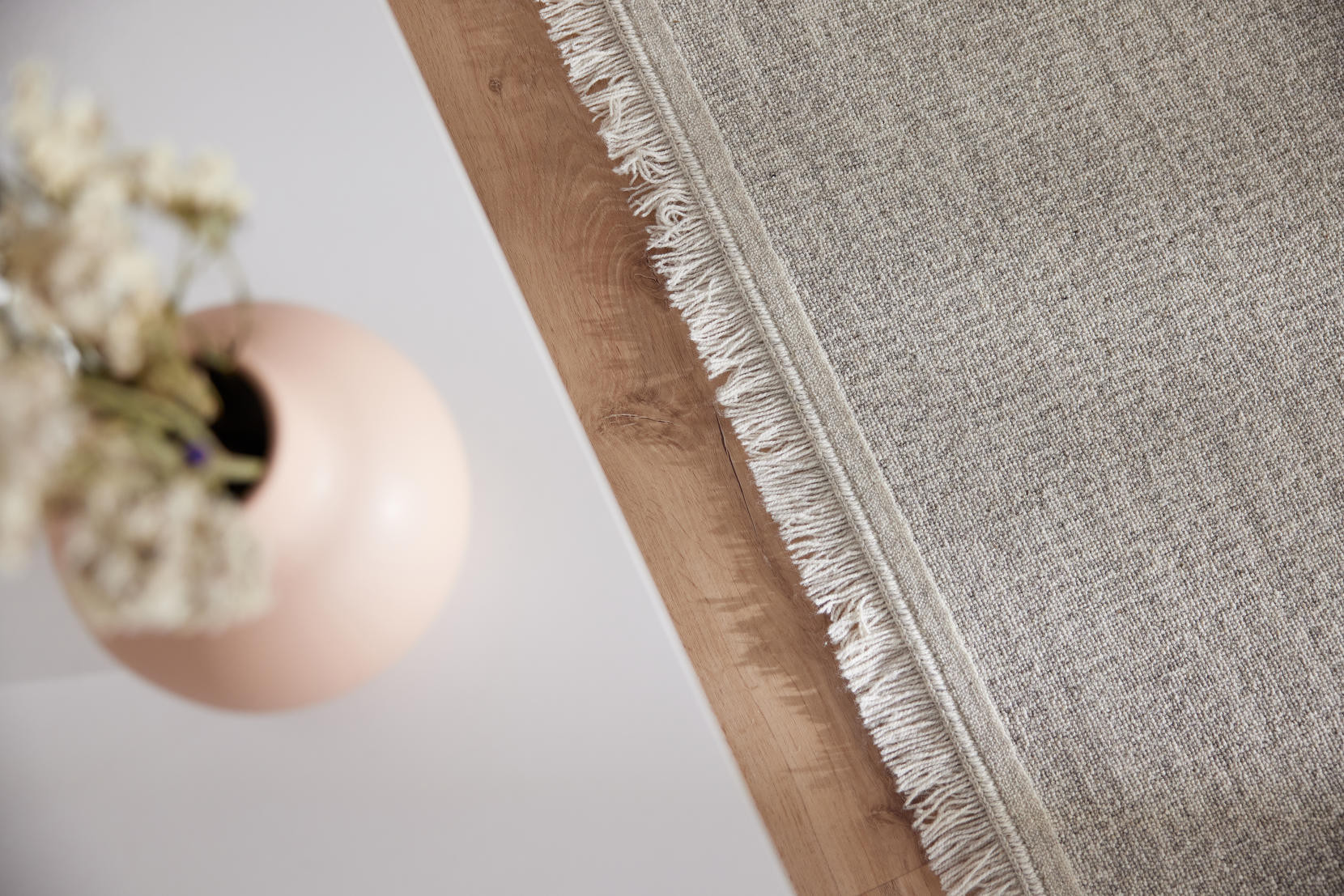 Koberec Agnella Noble Nizer světle šedý třásně