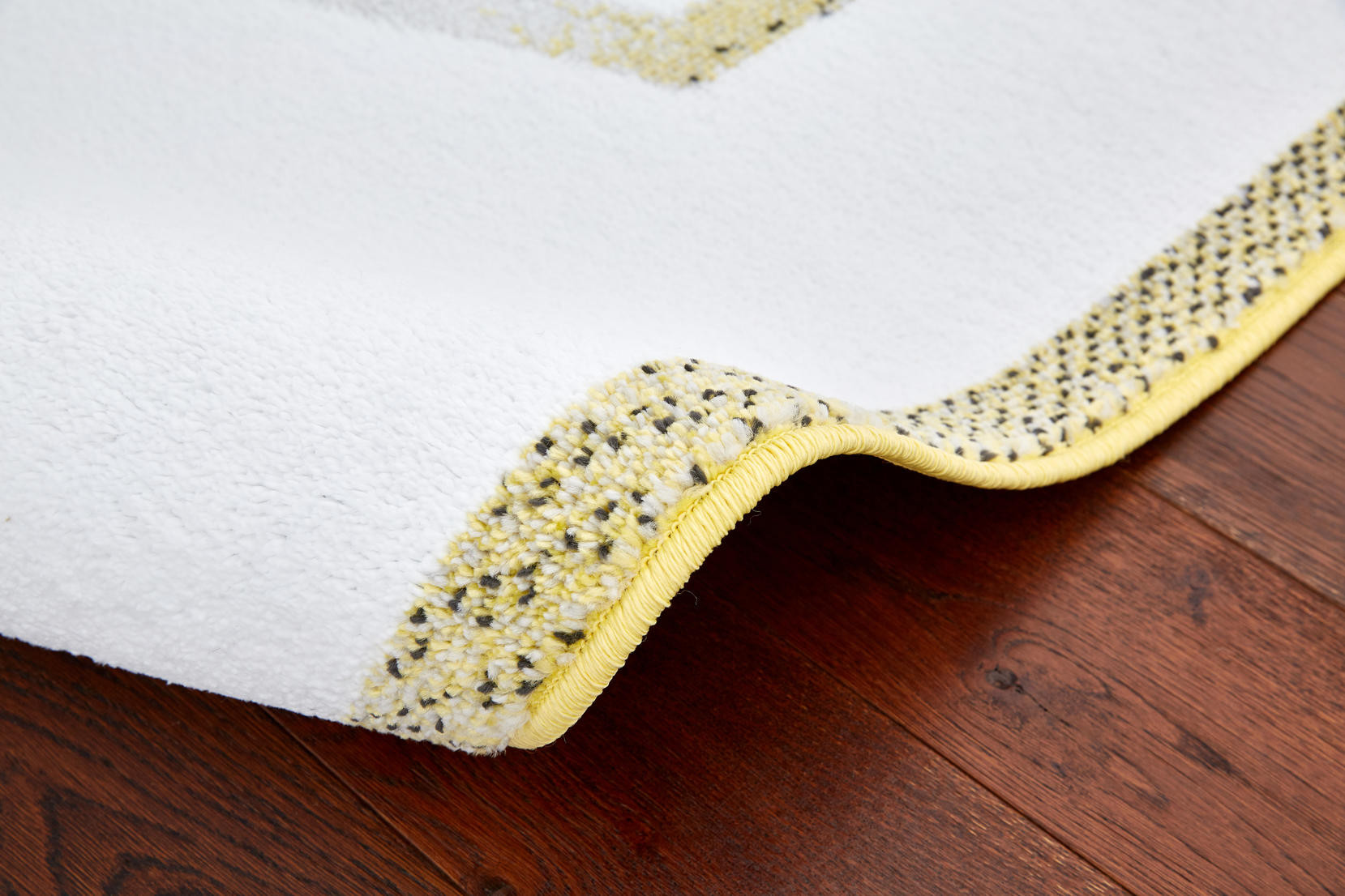 Koberec  Agnella Tech Show bíly