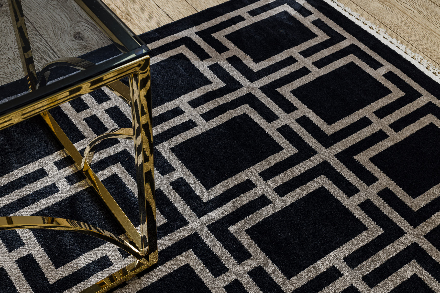 Koberec AMOUR 53078B geometrický / linie, černý