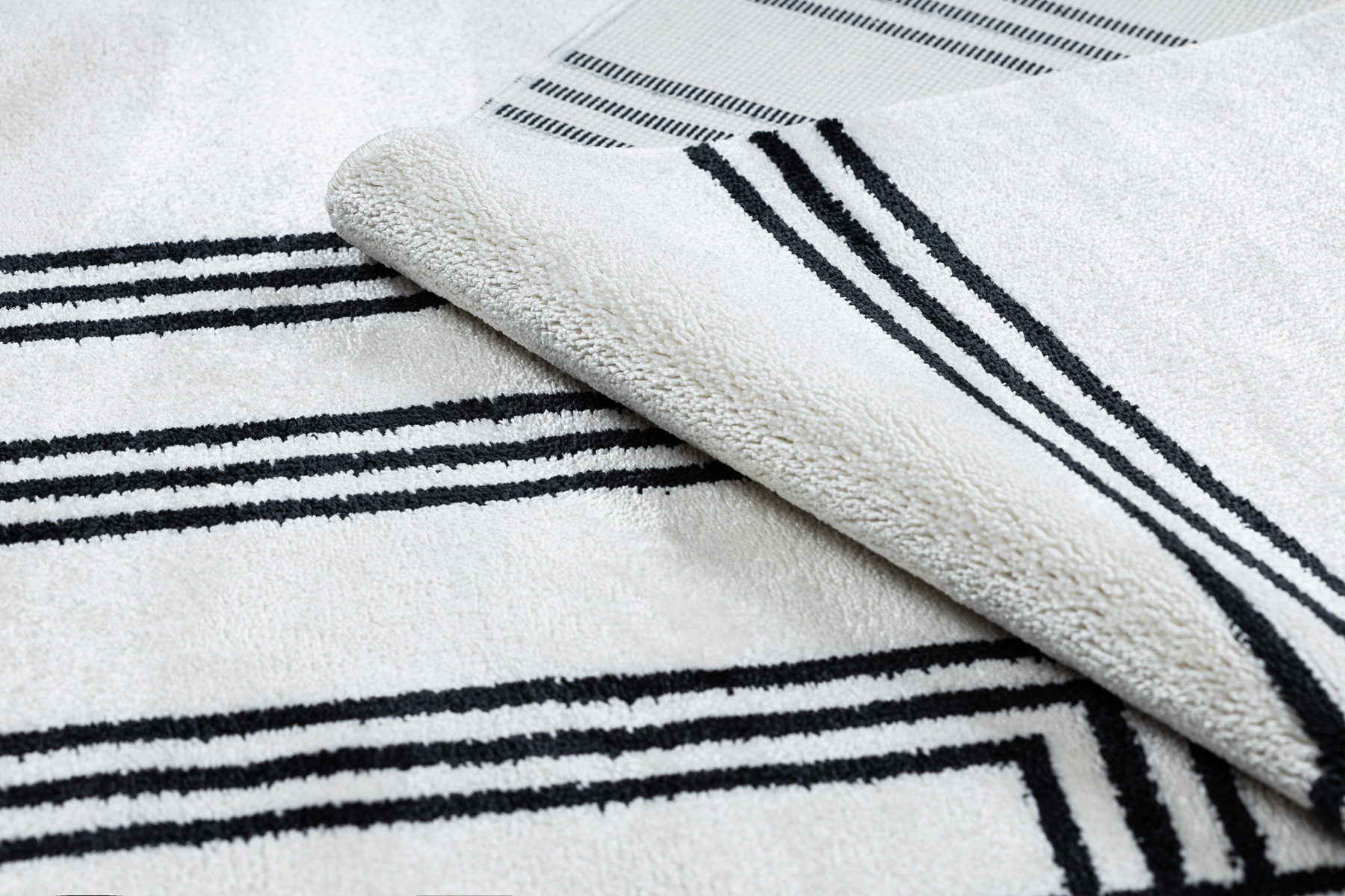 Koberec AMOUR 53091C geometrický / linie, krémový