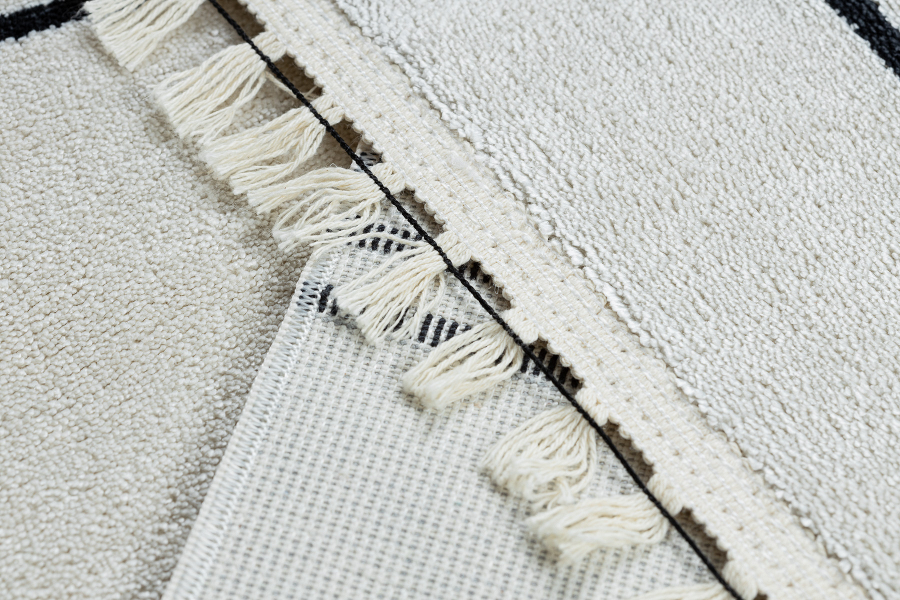 Koberec AMOUR 53091C geometrický / linie, krémový