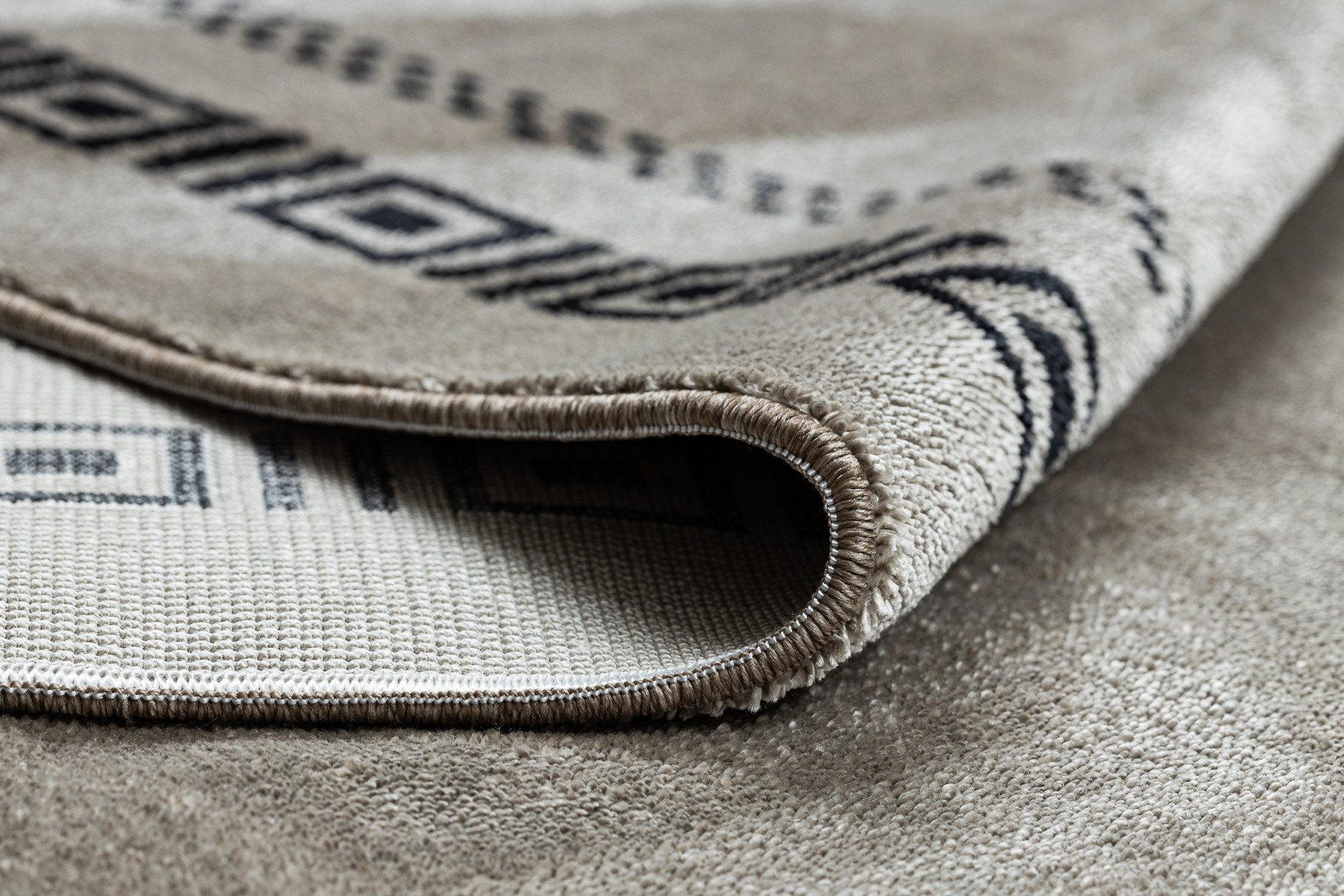 Koberec AMOUR 53098A rám / řecký, béžový / černý