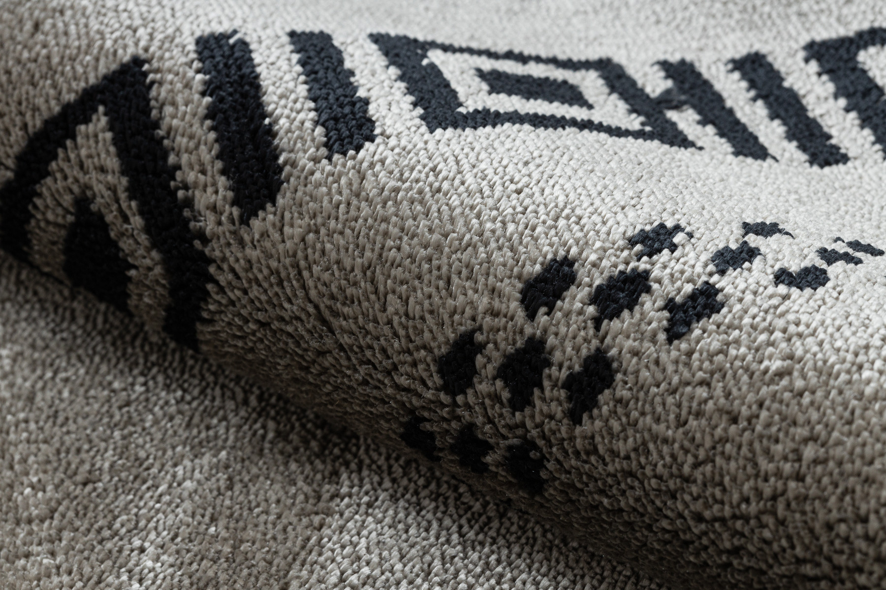 Koberec AMOUR 53098A rám / řecký, béžový / černý