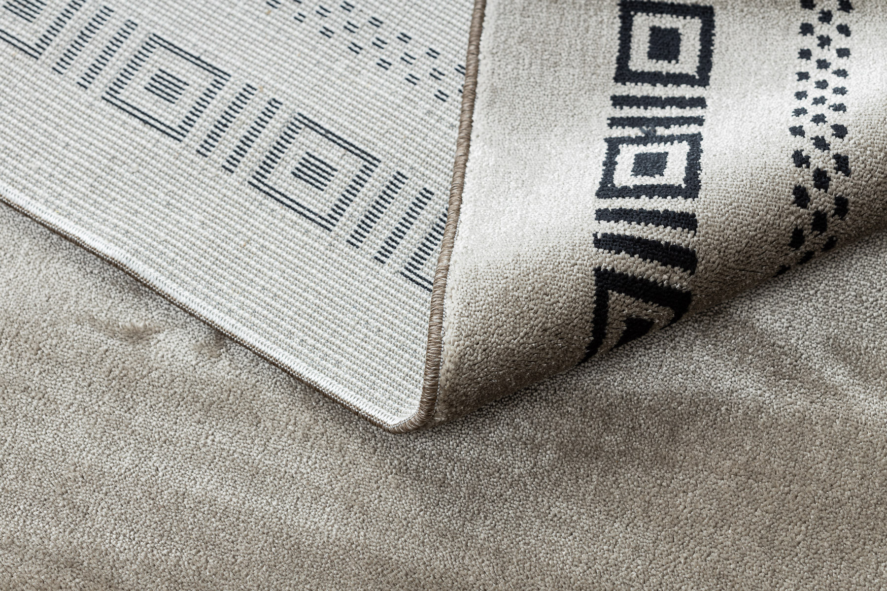 Koberec AMOUR 53098A rám / řecký, béžový / černý