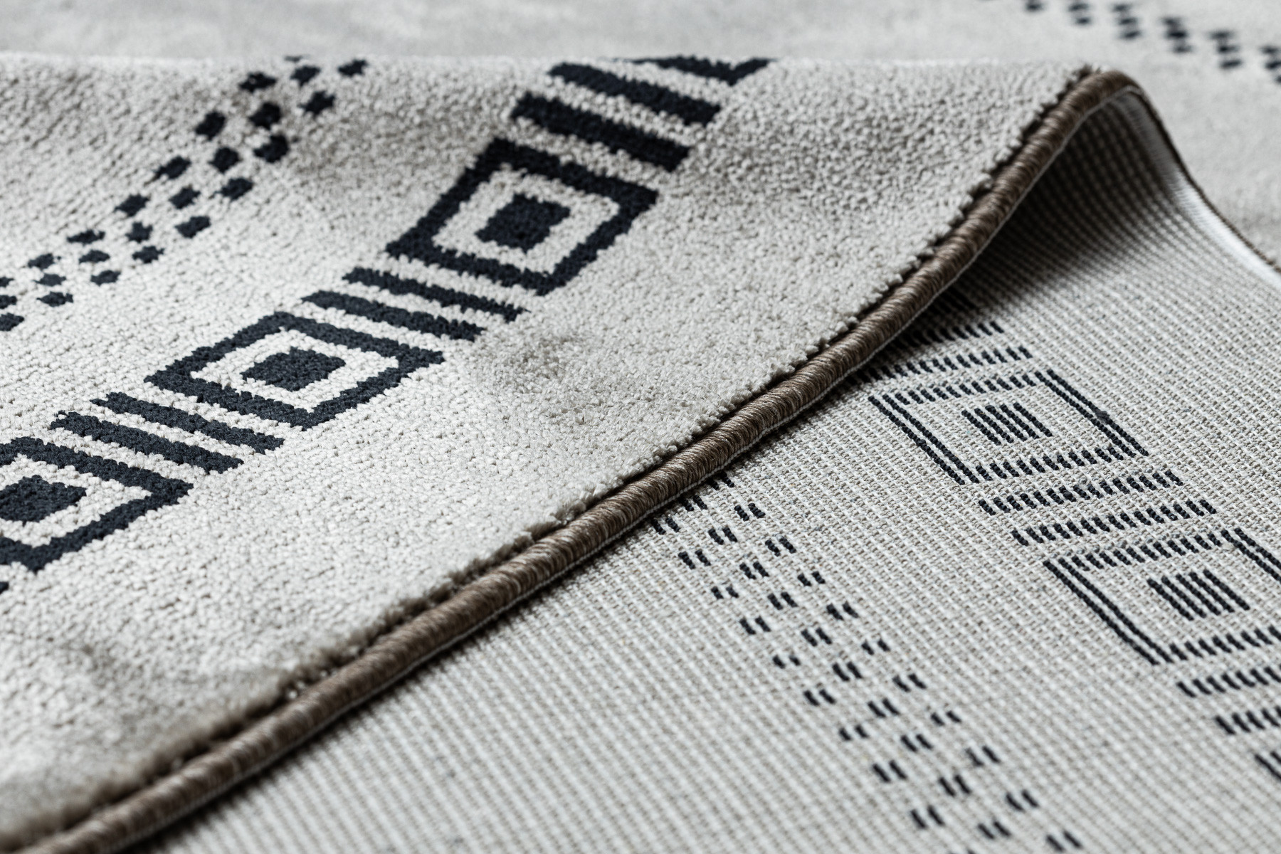 Koberec AMOUR 53098A rám / řecký, béžový / černý