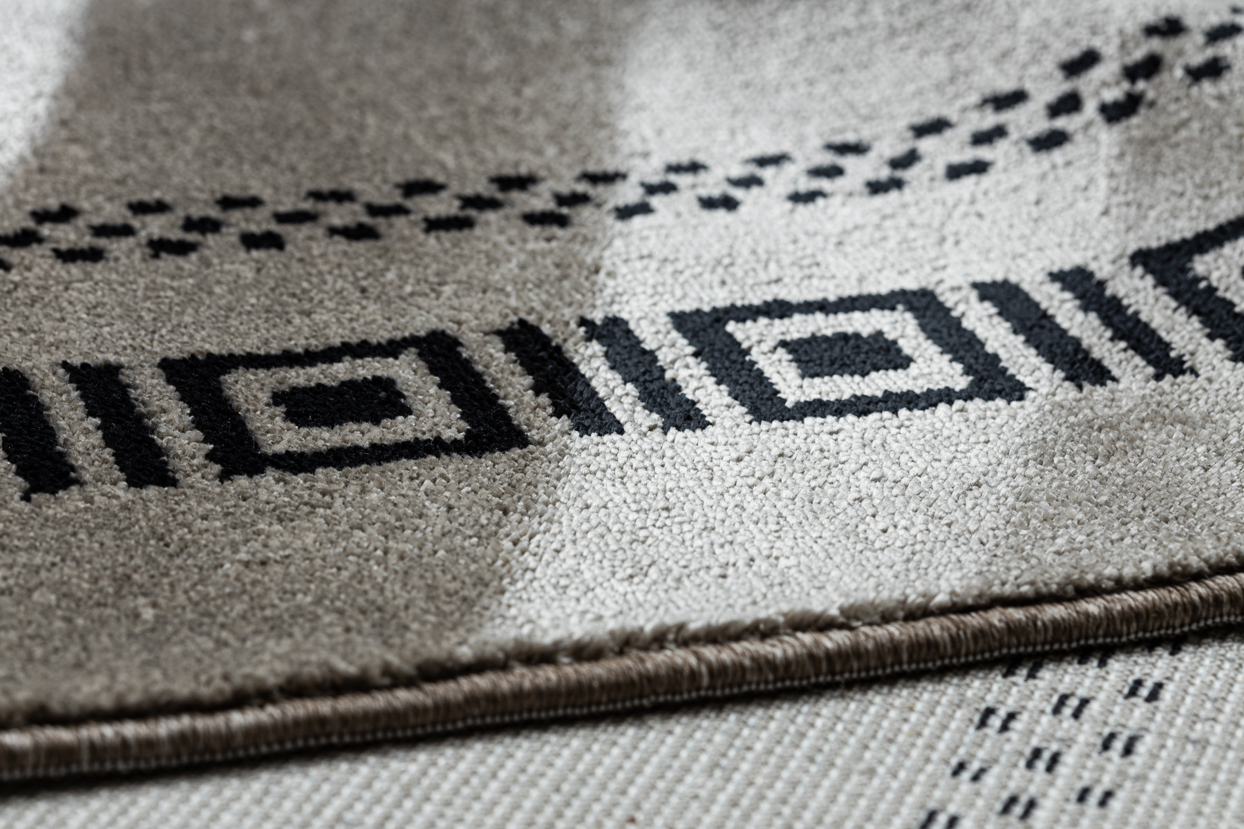 Koberec AMOUR 53098A rám / řecký, béžový / černý