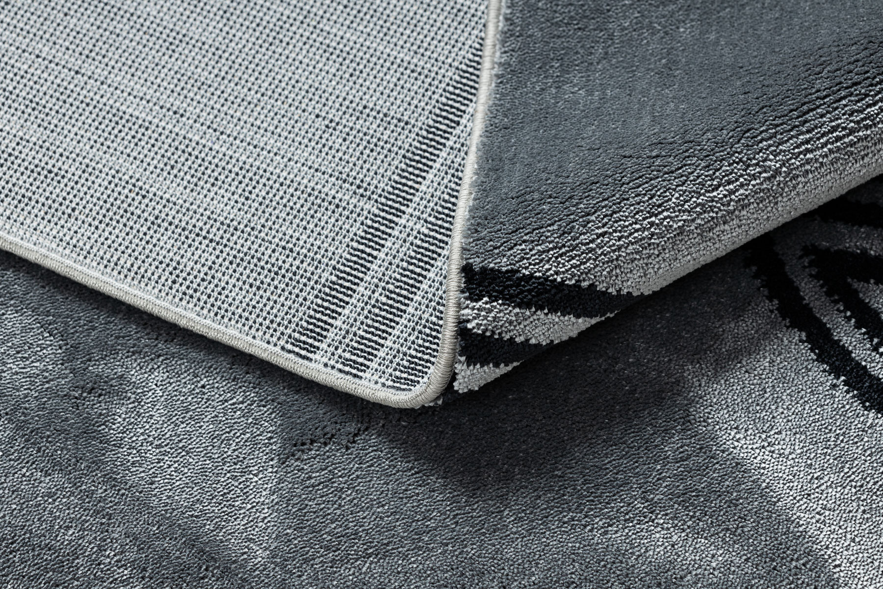 Koberec AMOUR 53116D geometrický / linie, šedý