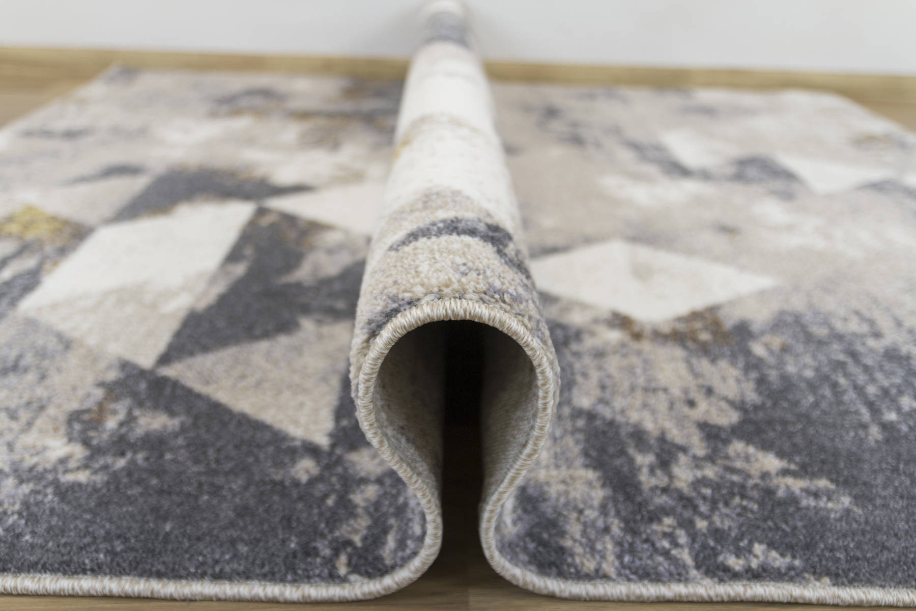 Koberec Zer Lux B595A lesklý béžový/šedý