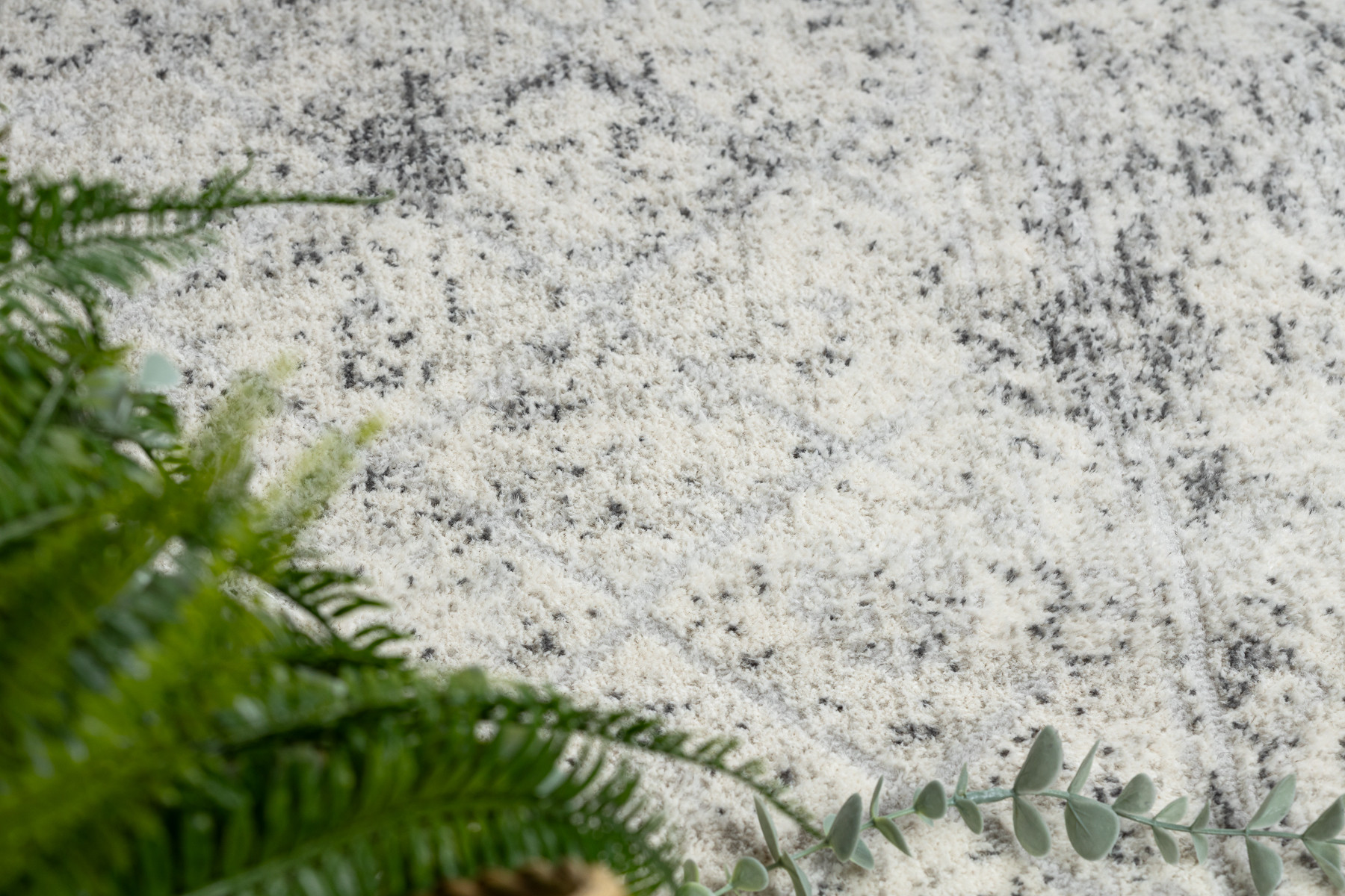 Koberec / běhoun DISTIN 0200A šedý / světle šedý / bílý