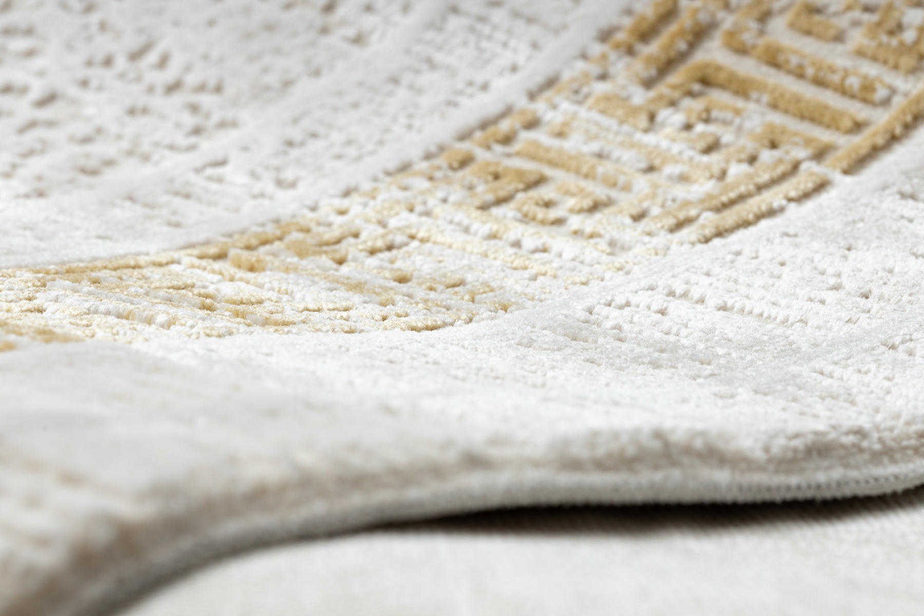 Koberec DUKE 51524 krémový / zlatý, rám / řecký / třásně