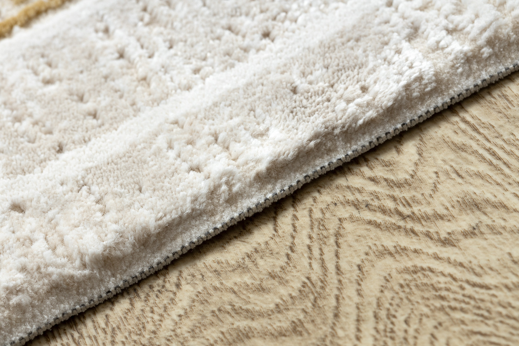 Koberec DUKE 51524 krémový / zlatý, rám / řecký / třásně