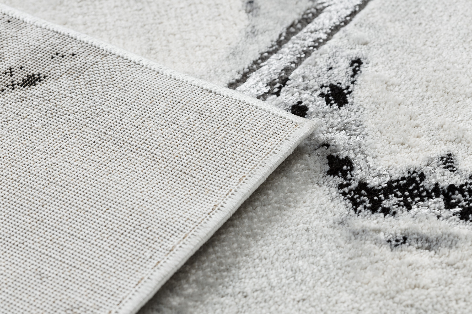 Koberec EMERALD exkluzivní 0085 glamour, styl marmur, geometrický bílý / stříbrný