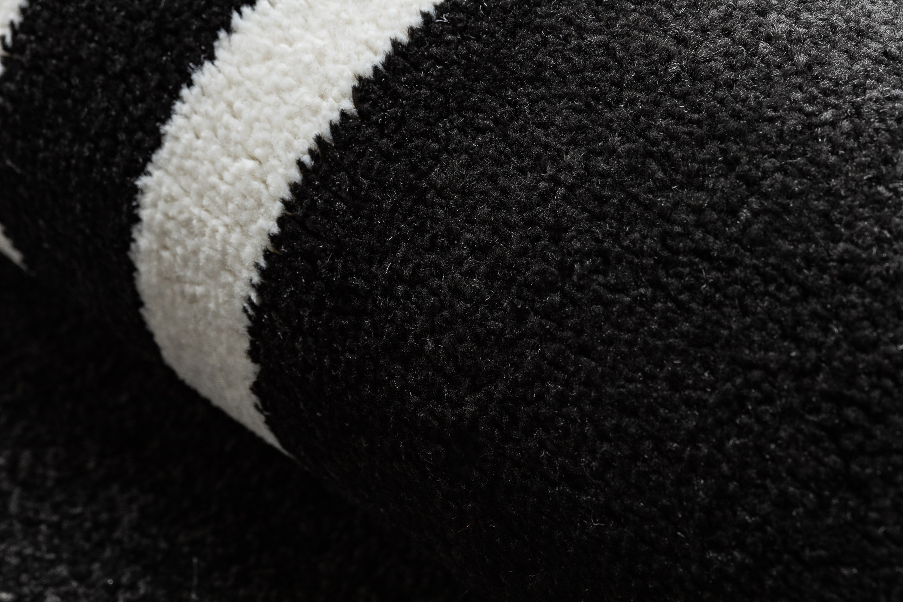 Koberec HAMPTON Border ramka černý