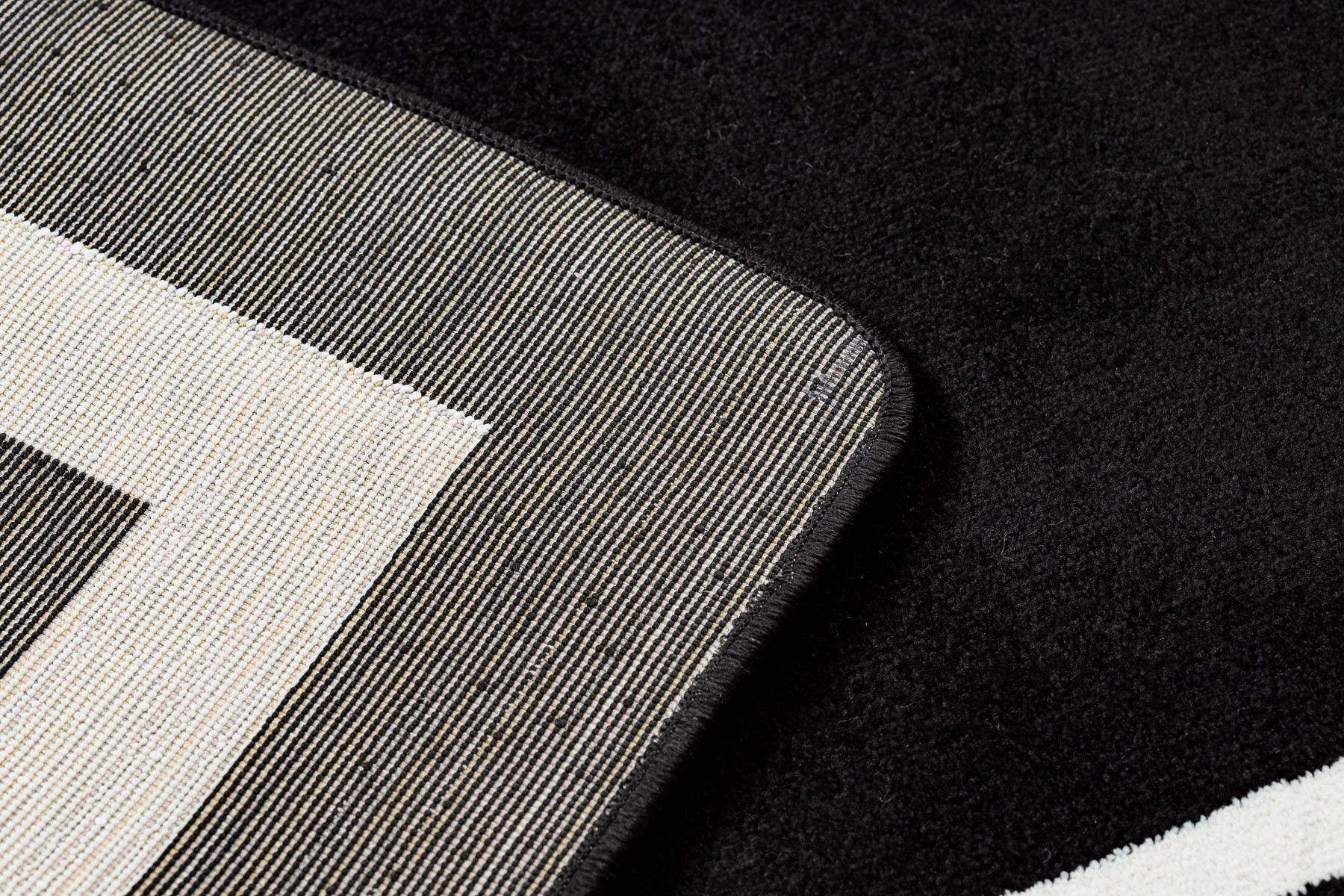 Koberec HAMPTON Border ramka černý