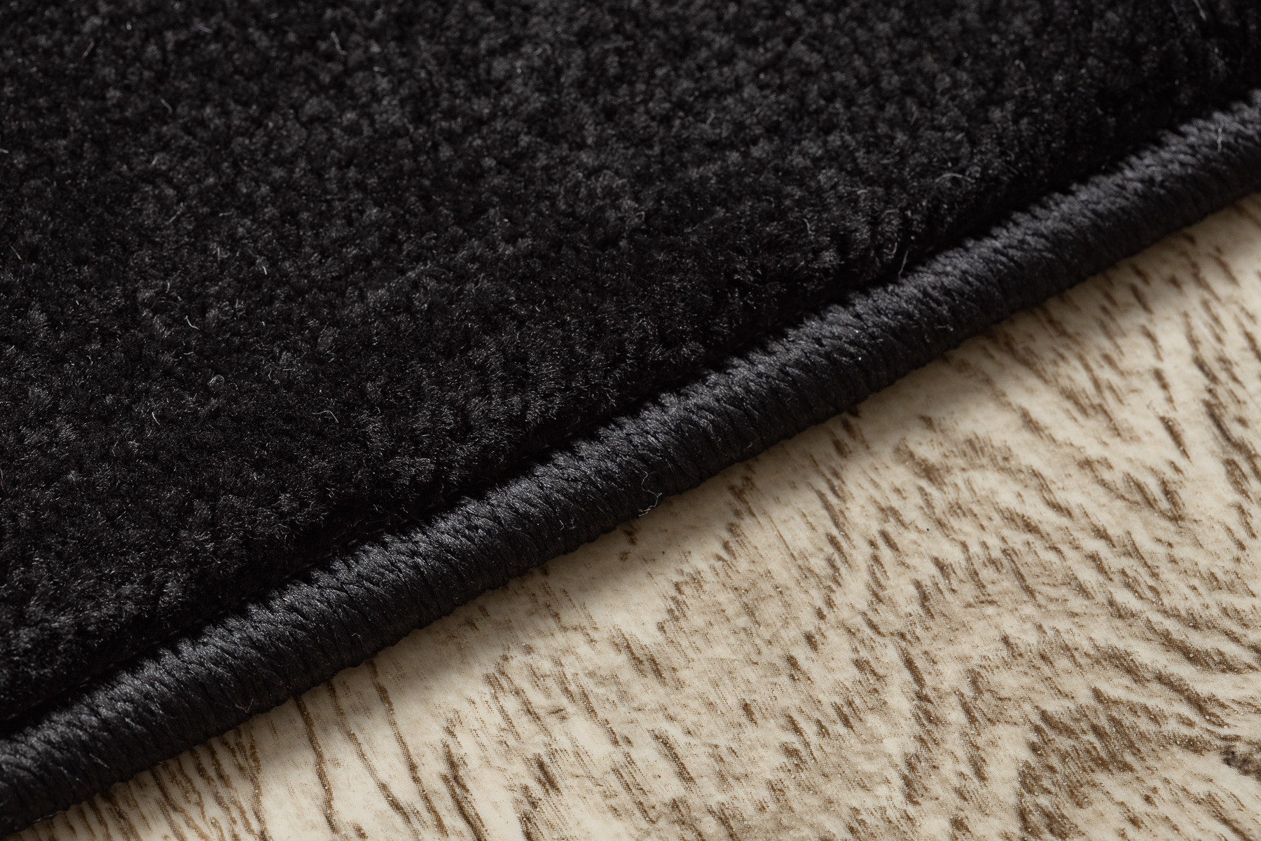 Koberec HAMPTON Border ramka černý