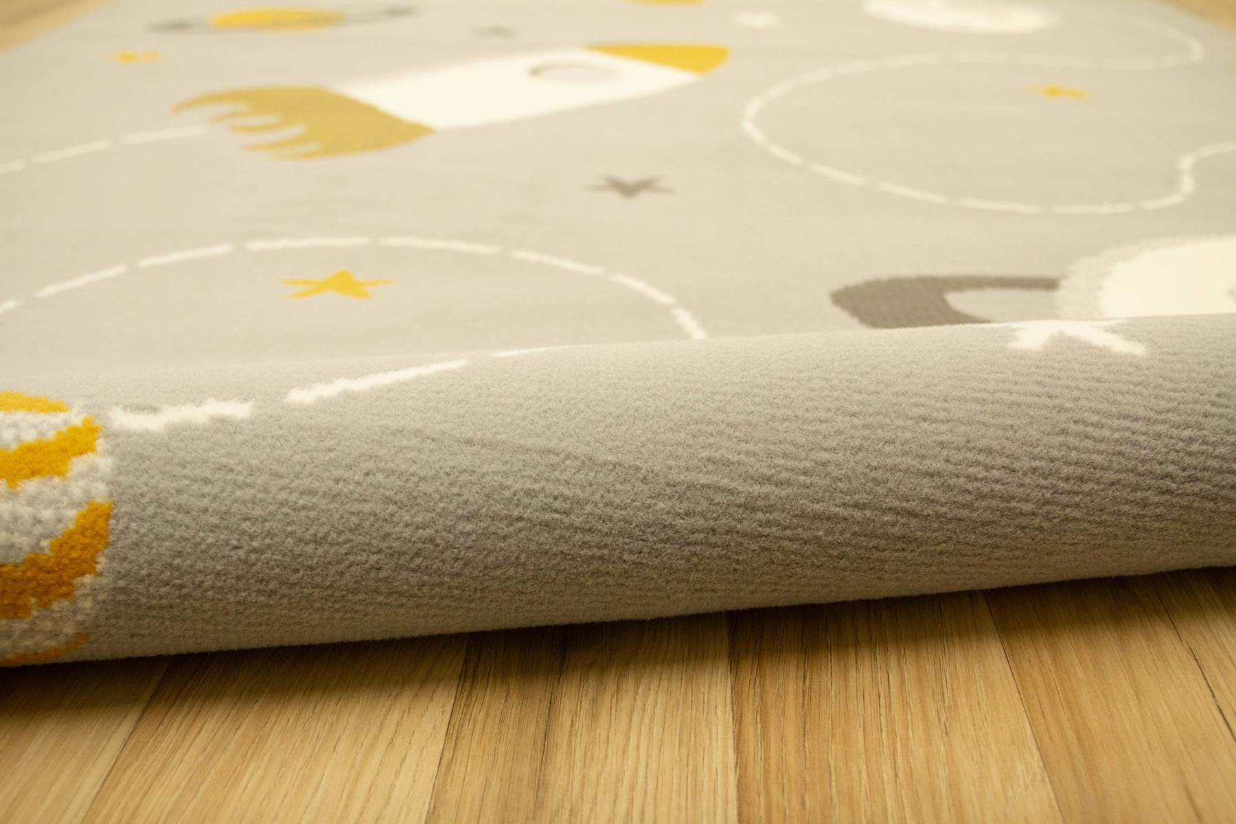 Dětský koberec Kids 534547/89945 Mouse, šedý/hořčicový, vesmír