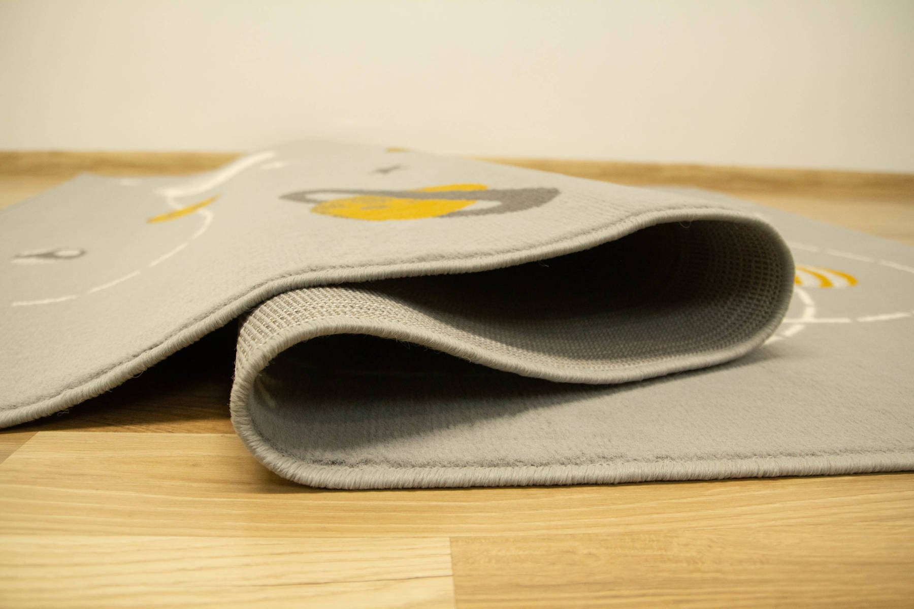 Dětský koberec Kids 534547/89945 Mouse, šedý/hořčicový, vesmír