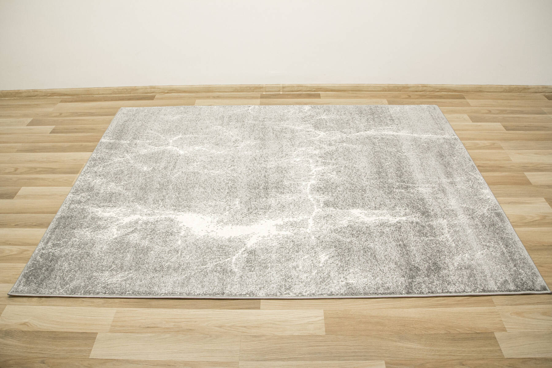 Koberec Lima 9553B marmur světle šedý / krémový