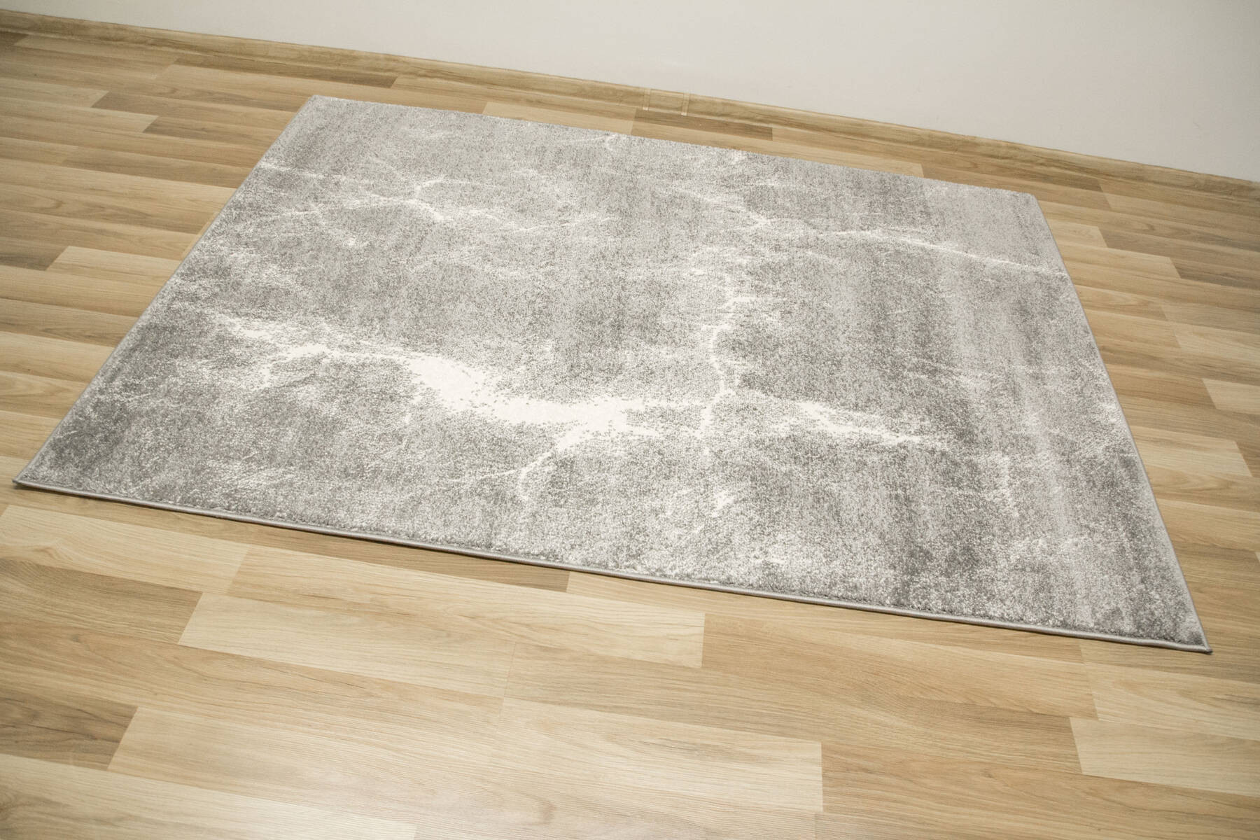 Koberec Lima 9553B marmur světle šedý / krémový