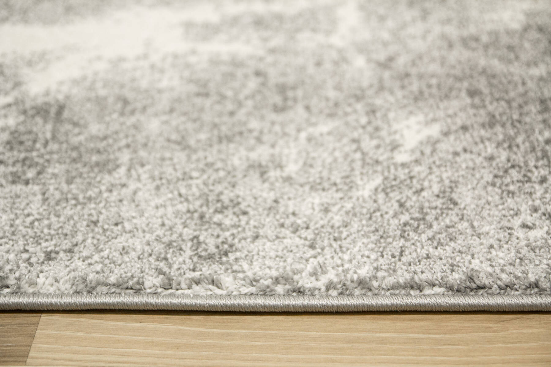 Koberec Lima 9553B marmur světle šedý / krémový