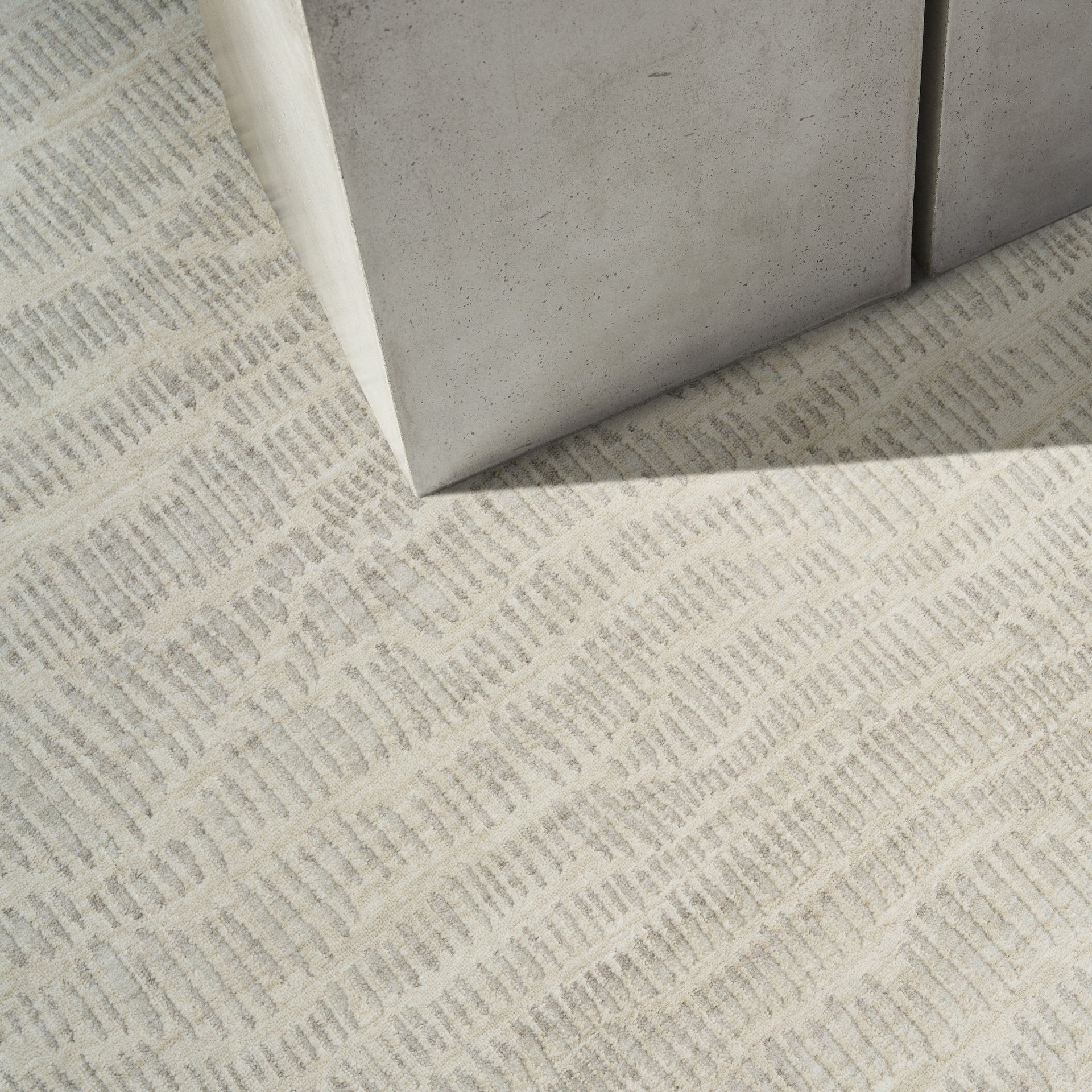 Koberec CALVIN KLEIN Notes 1 stříbrný