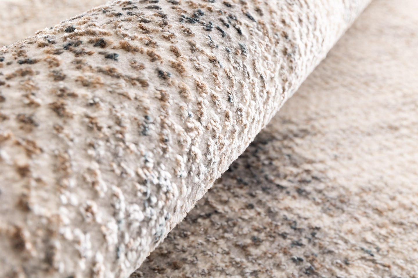 Koberec CALVIN KLEIN SKYLINE šedý / krémový