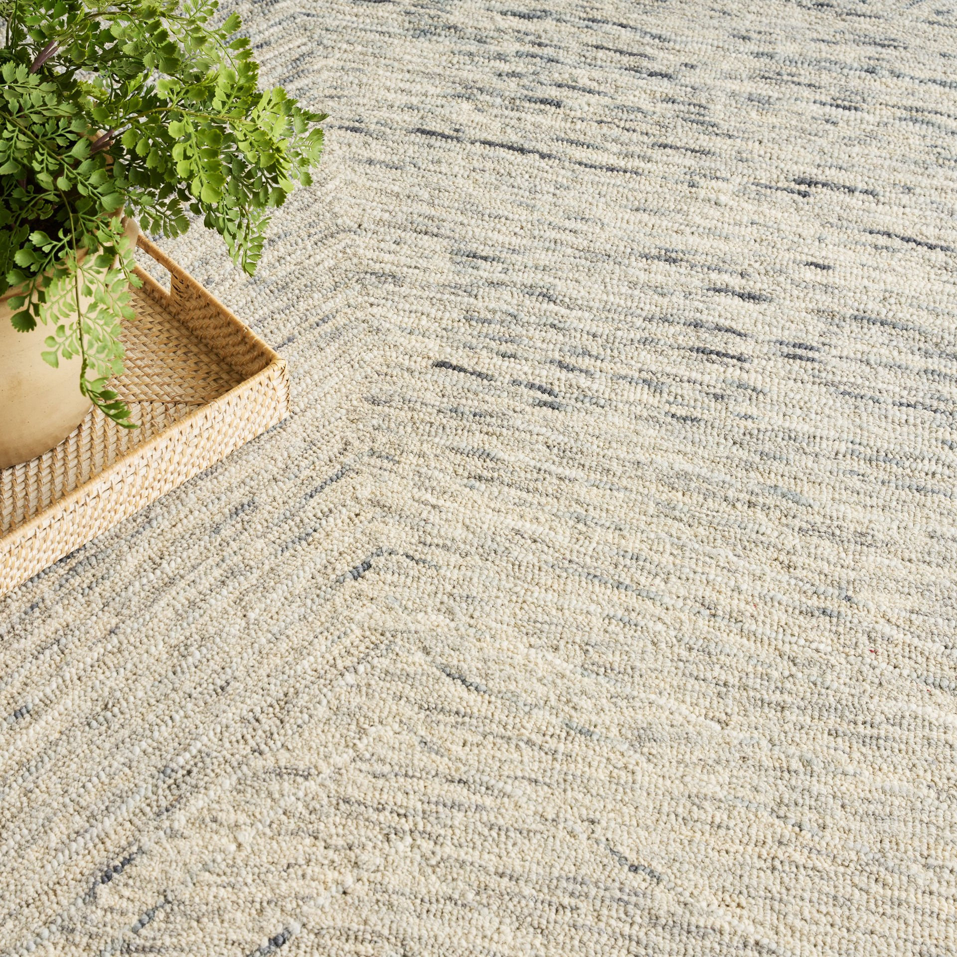 Koberec DKNY PURE ANGLES šedý