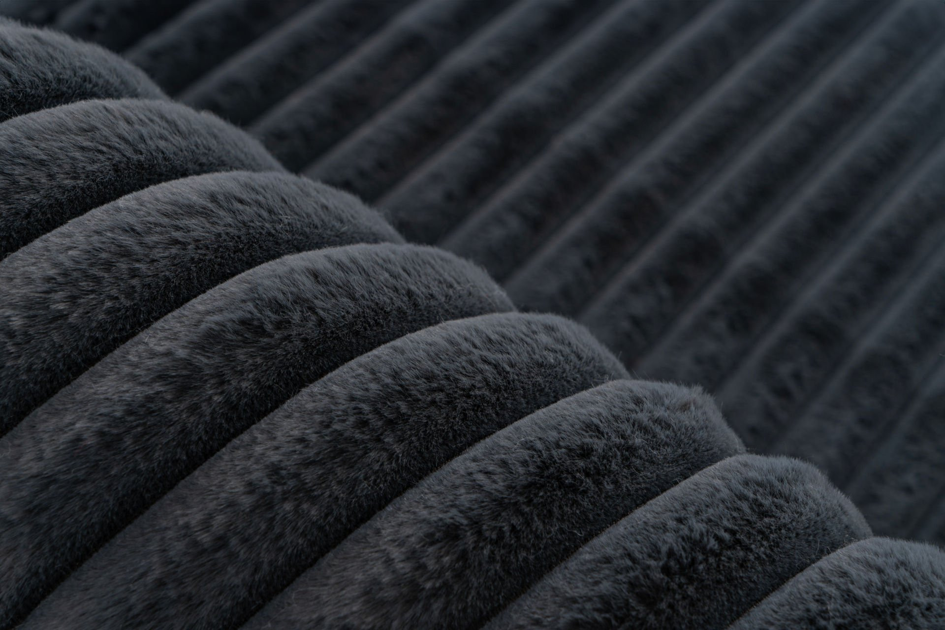 Koberec PLUSH PLU 500 grafitový