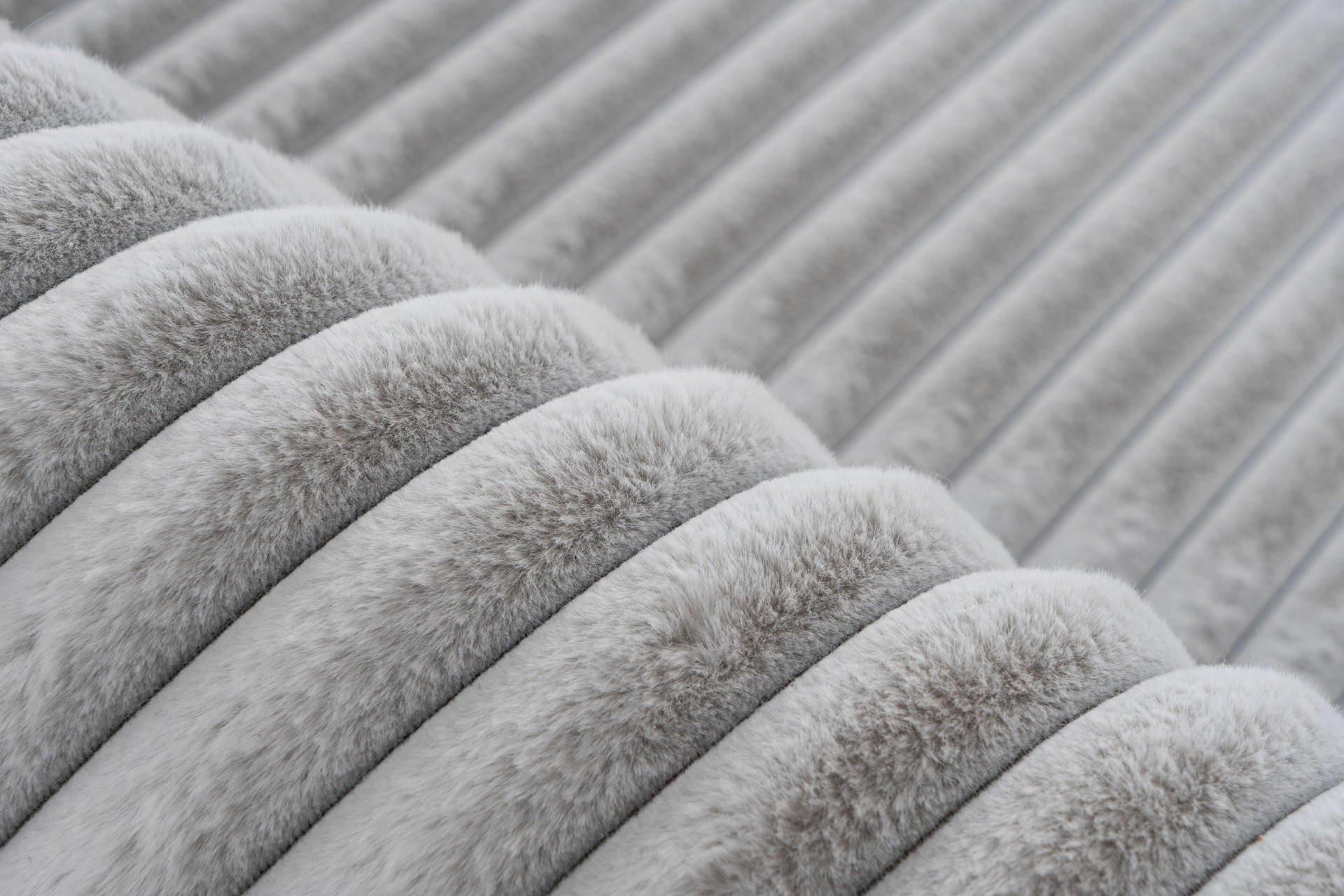 Koberec PLUSH PLU 500 stříbrný