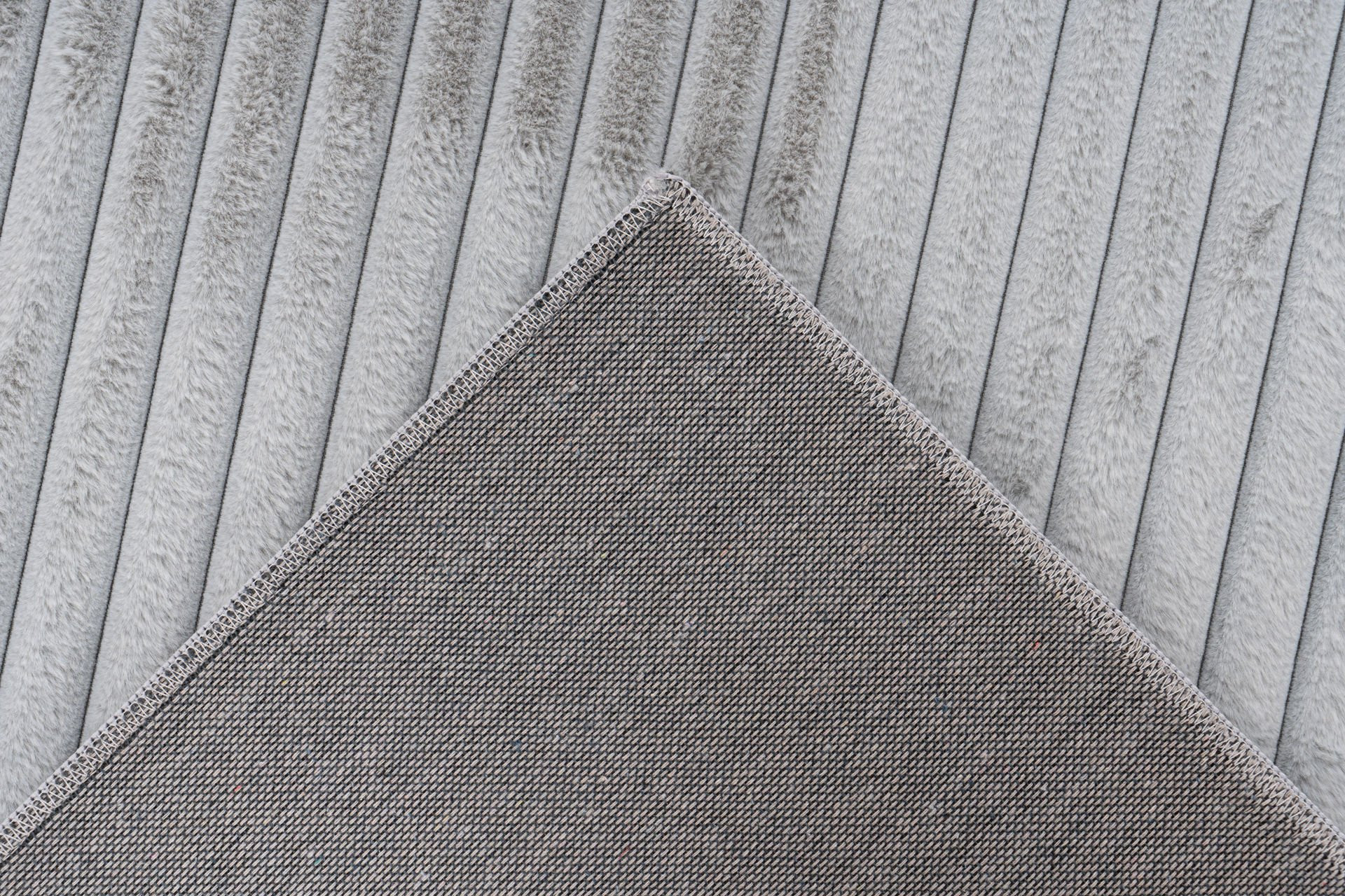 Koberec PLUSH PLU 500 stříbrný