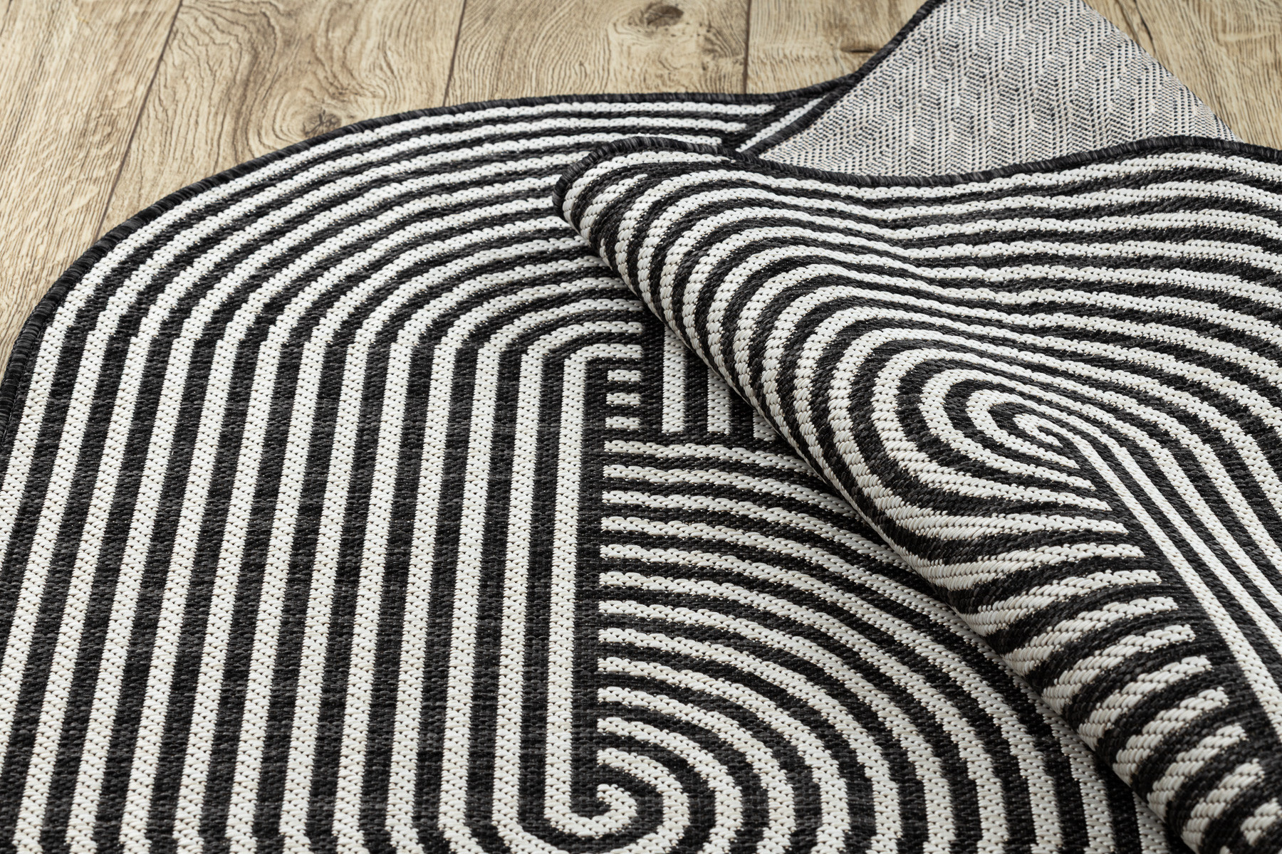 Koberec ORGANIC 1835 geometrický, černý / šedý