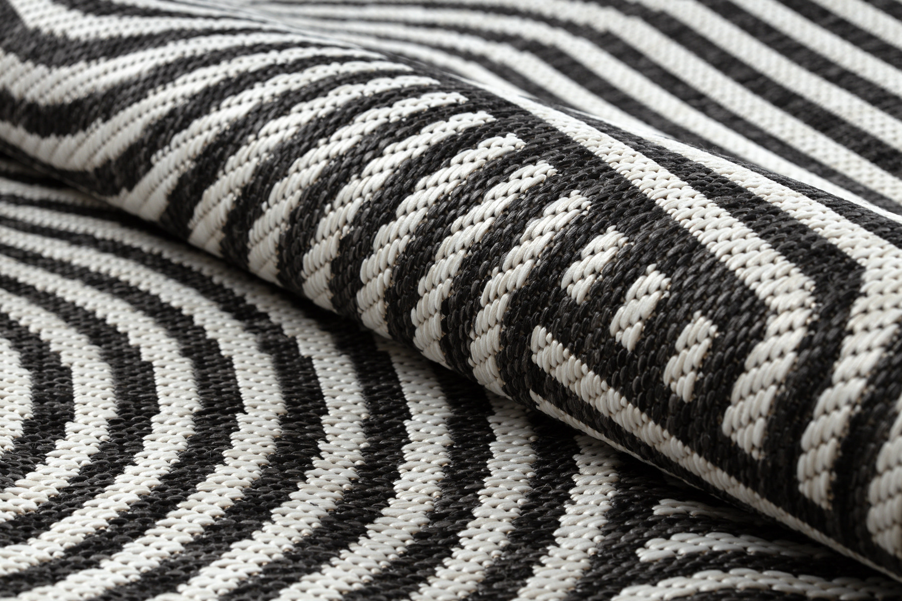 Koberec ORGANIC 1835 geometrický, černý / šedý