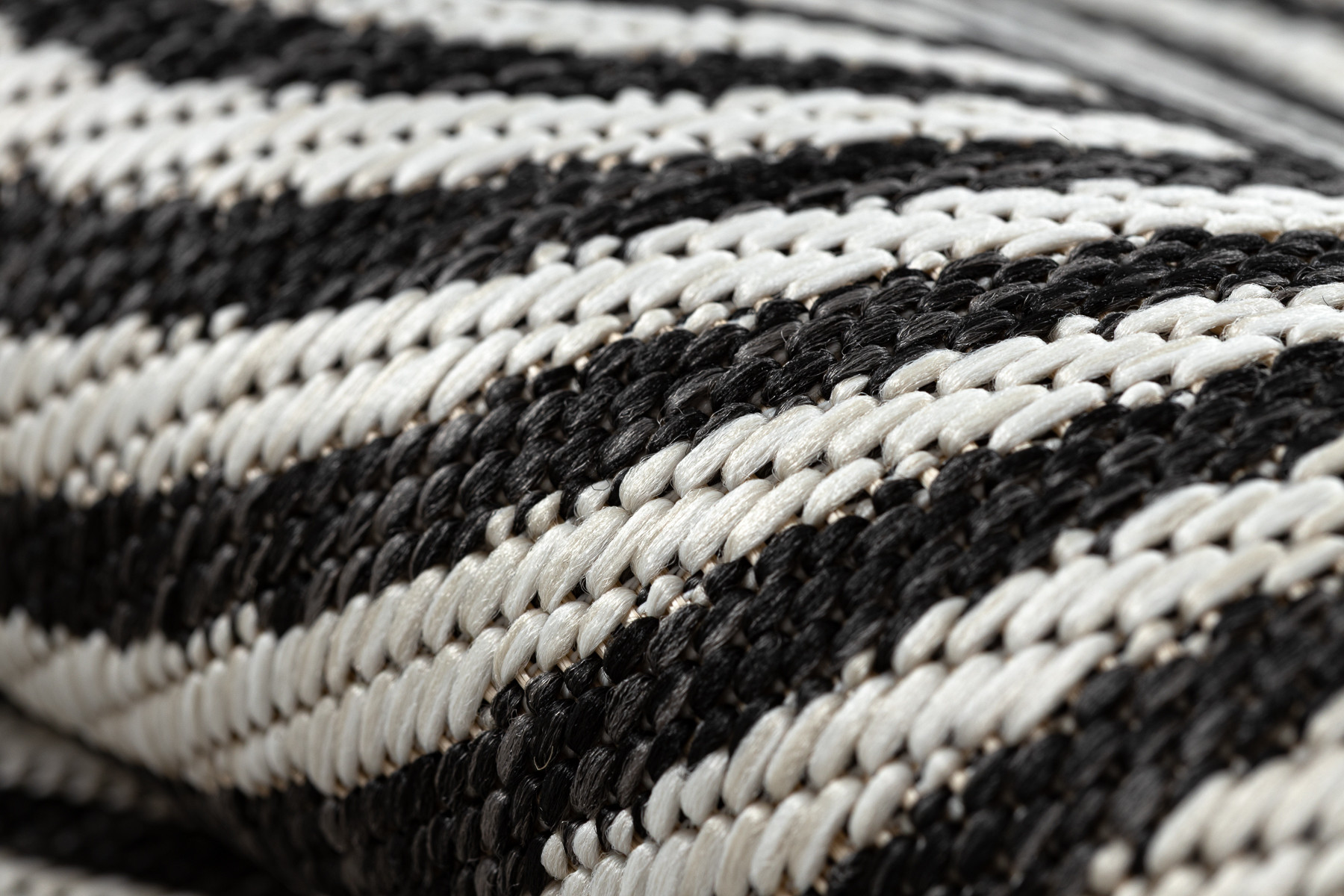 Koberec ORGANIC 1835 geometrický, černý / šedý