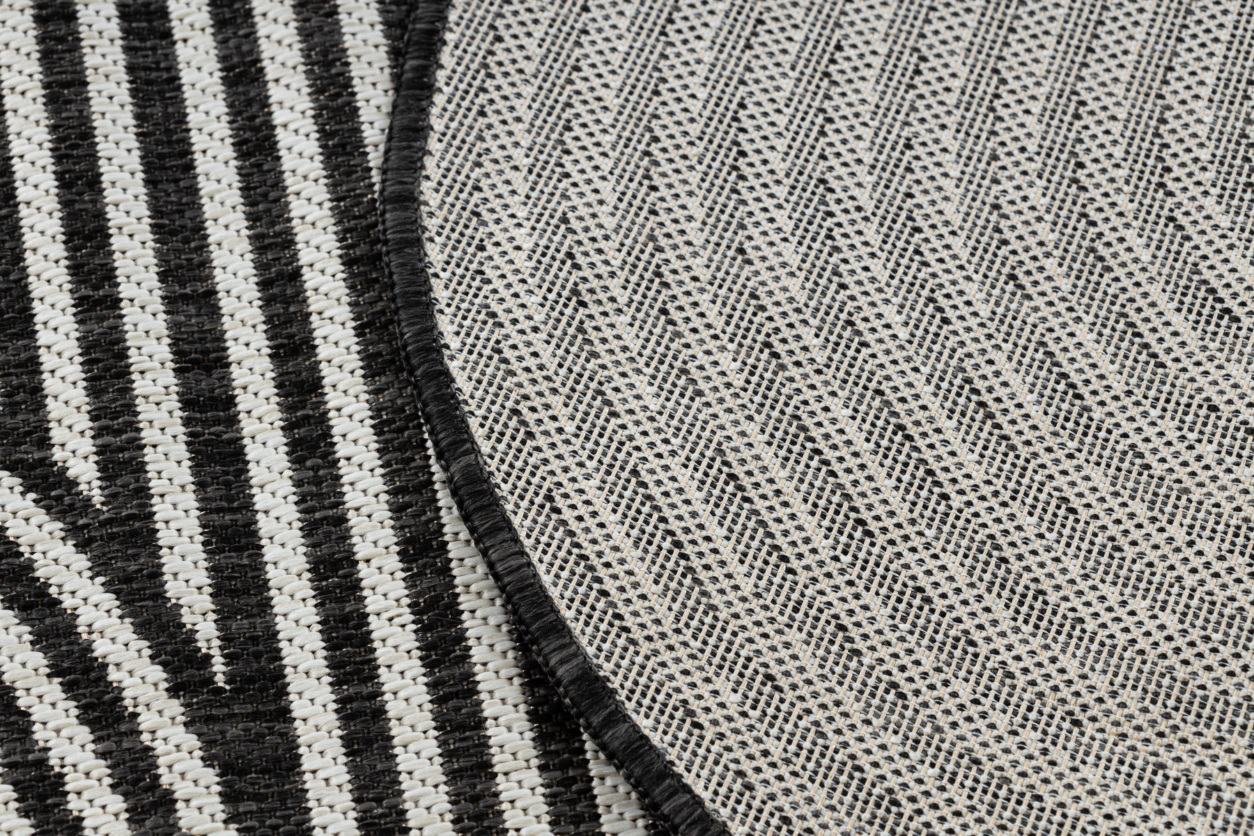 Koberec ORGANIC 1835 geometrický, černý / šedý