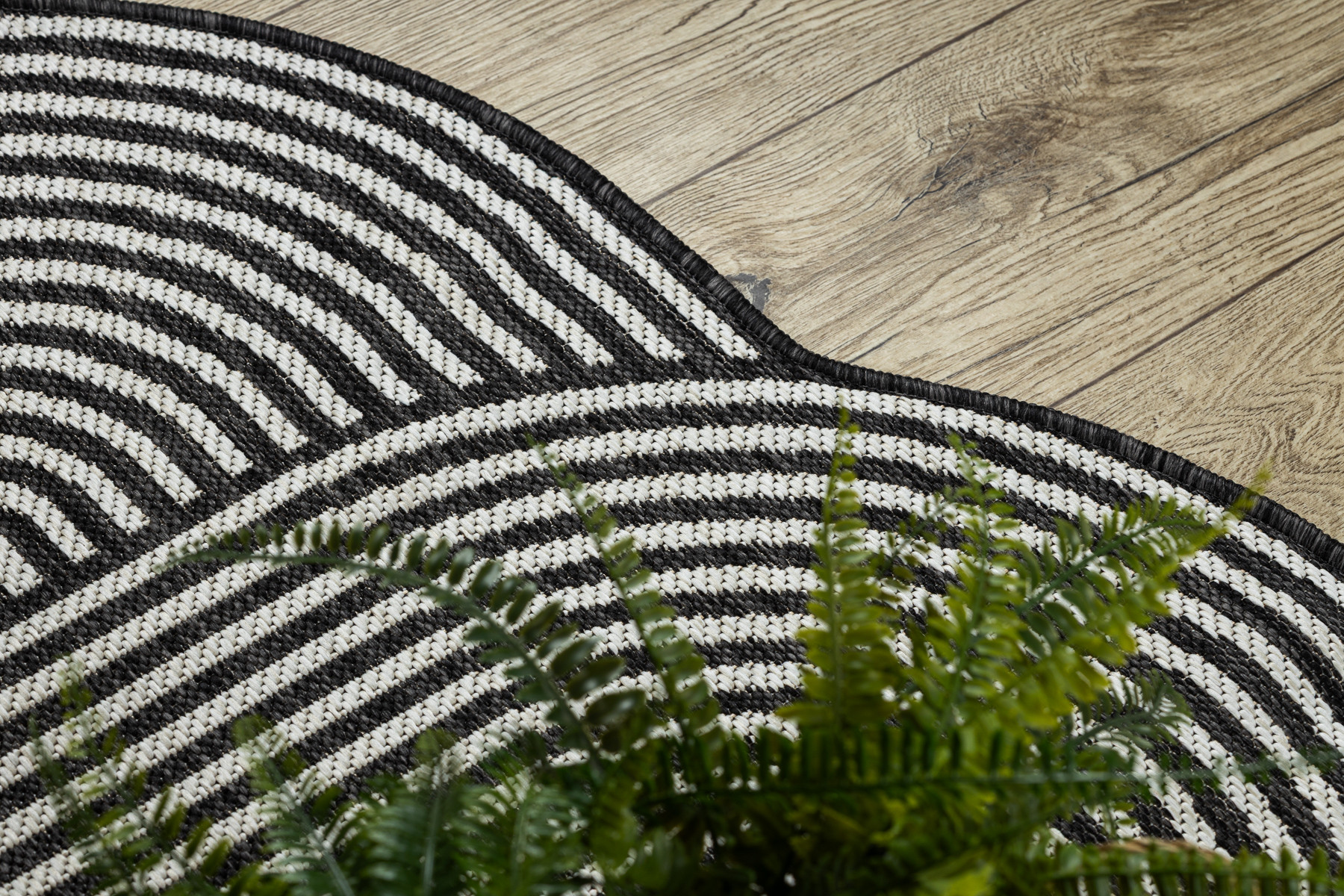 Koberec ORGANIC 1835 geometrický, černý / šedý