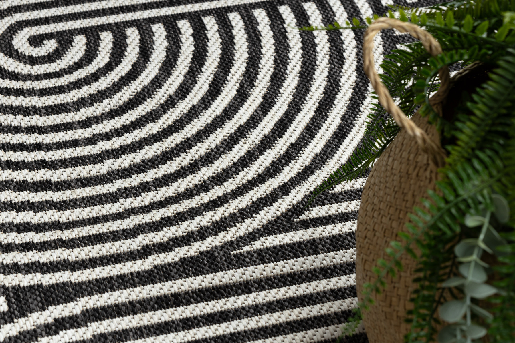 Koberec ORGANIC 1835 geometrický, černý / šedý