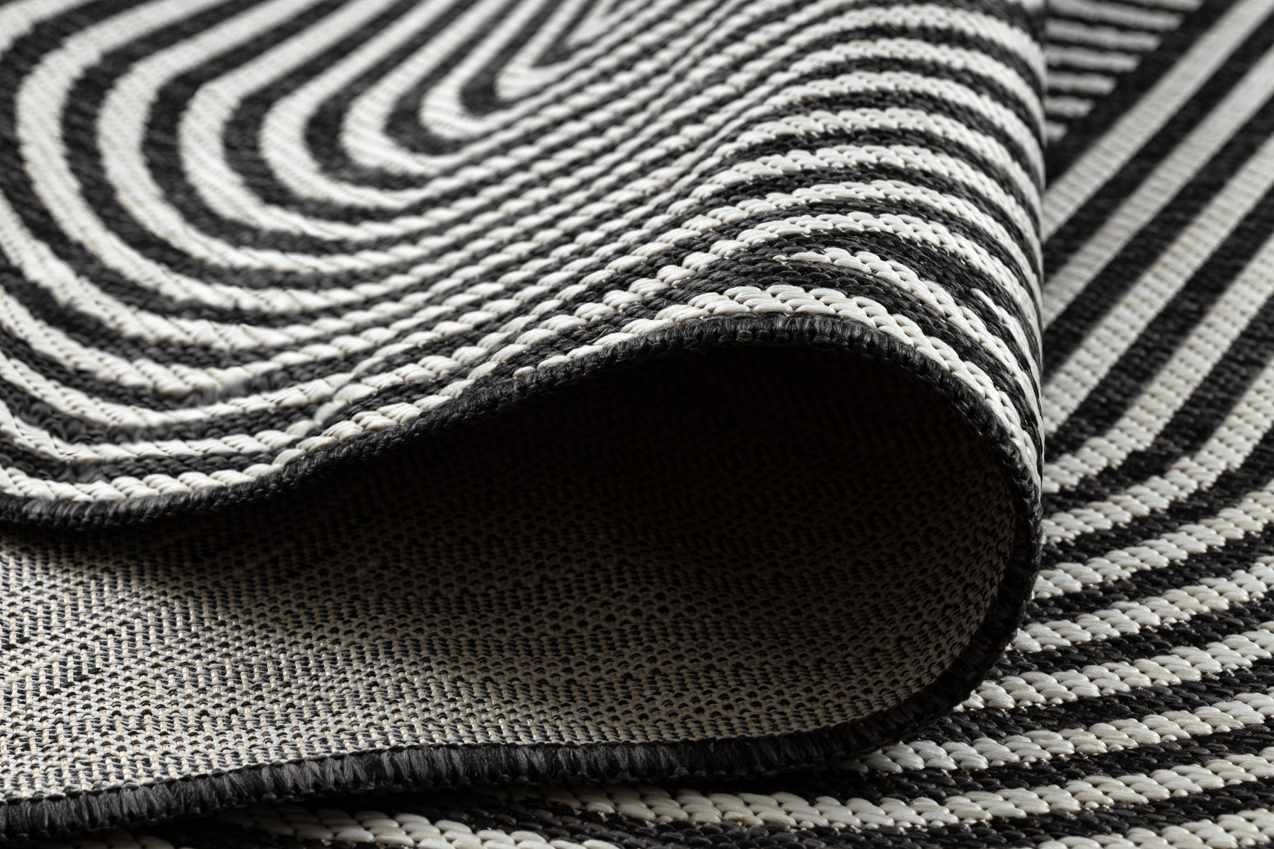 Koberec ORGANIC 1835 geometrický, černý / šedý