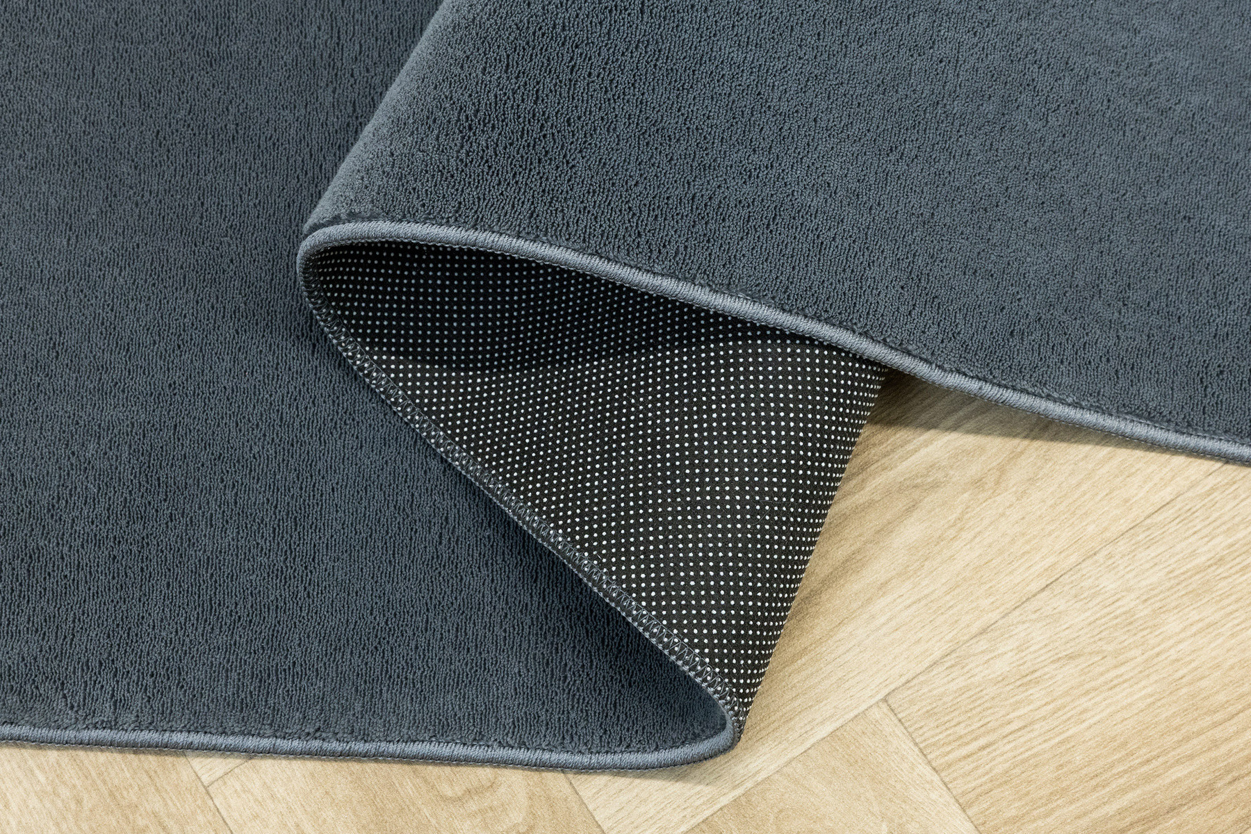 Protiskluzový koberec PLUSH šedý