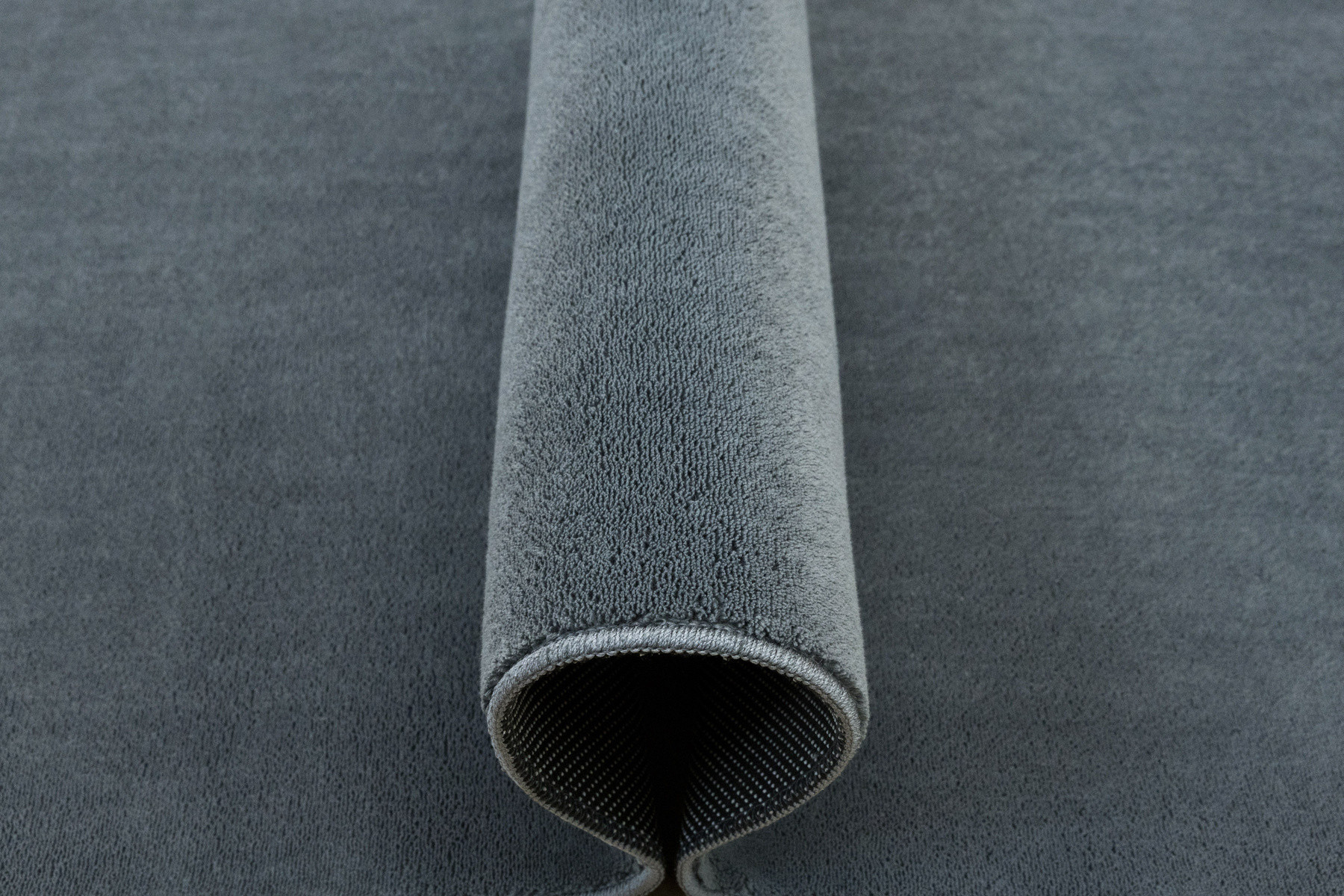 Protiskluzový koberec PLUSH šedý