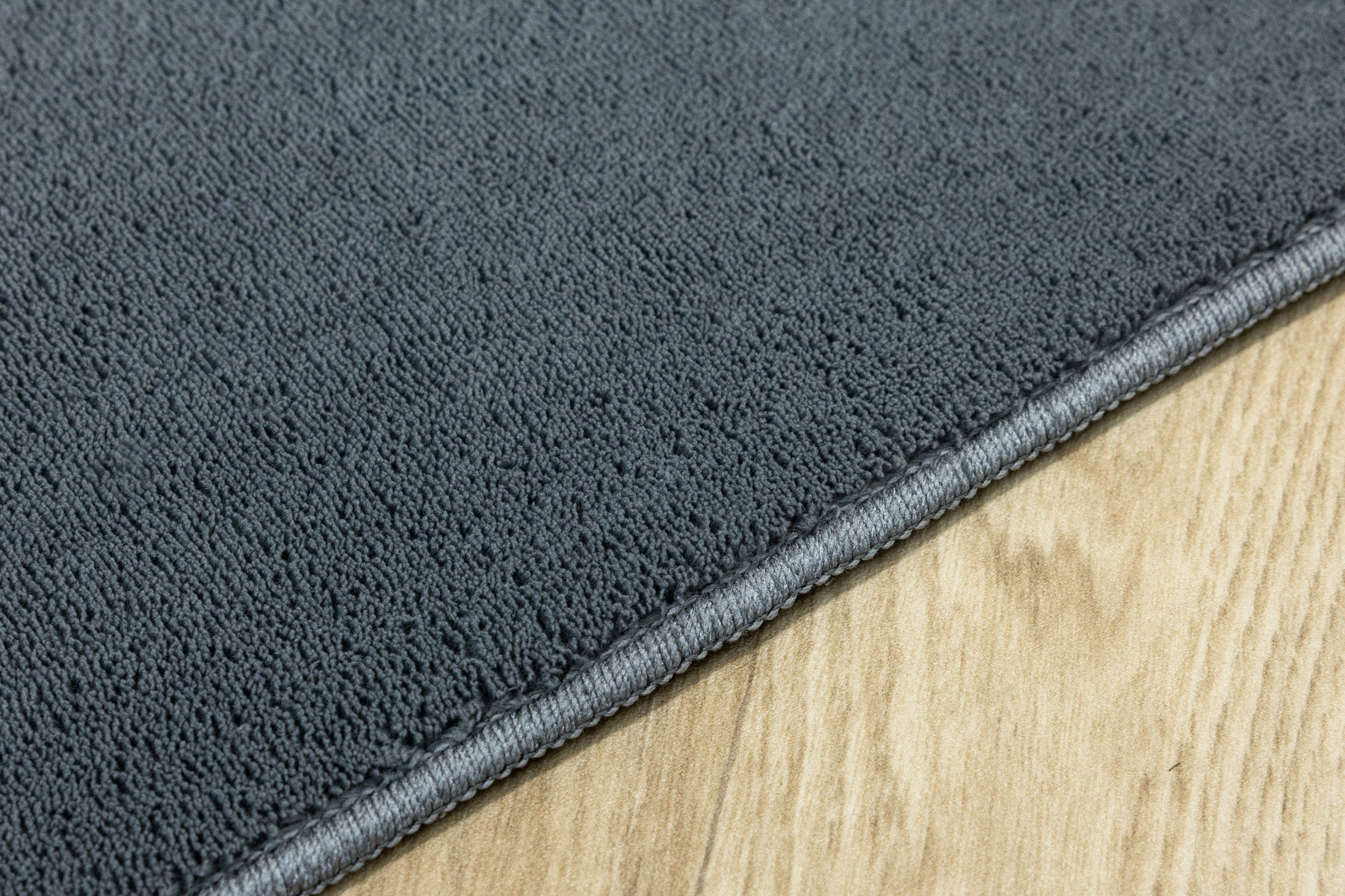 Protiskluzový koberec PLUSH šedý